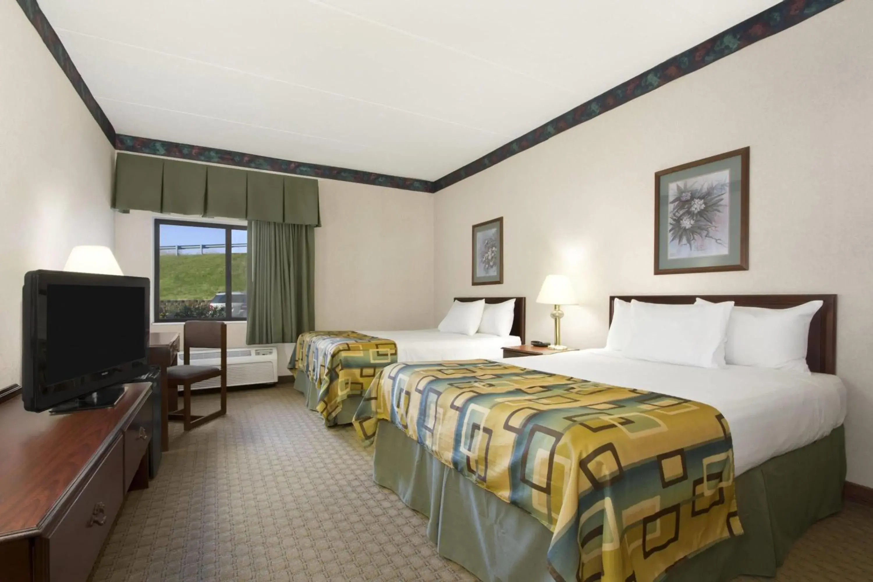 Photo of the whole room, Bed in Baymont by Wyndham Corbin Photo of the whole room, Bed in Baymont by Wyndham Corbin