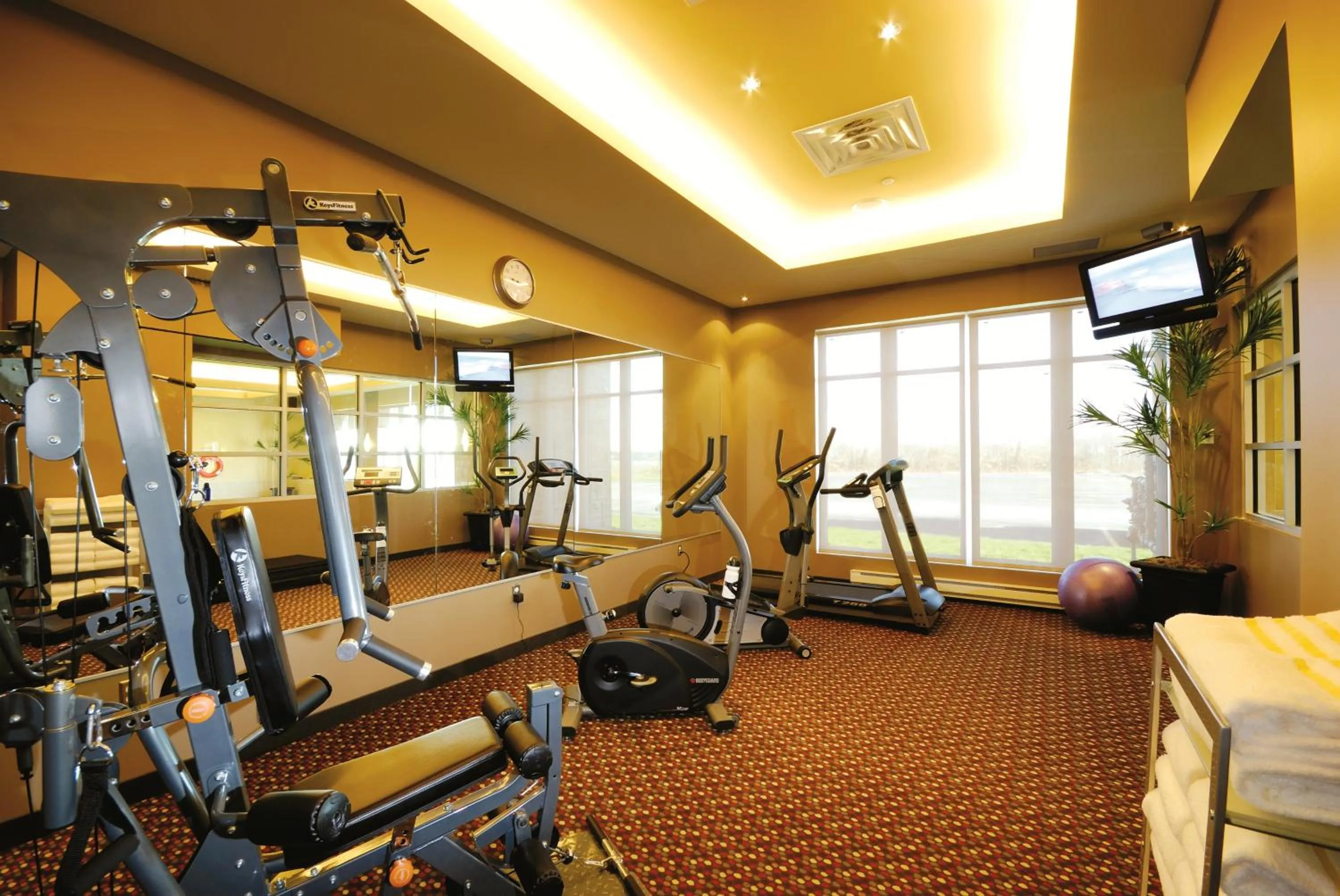 Fitness centre/facilities in Imperia Hotel & Suites Saint-Eustache