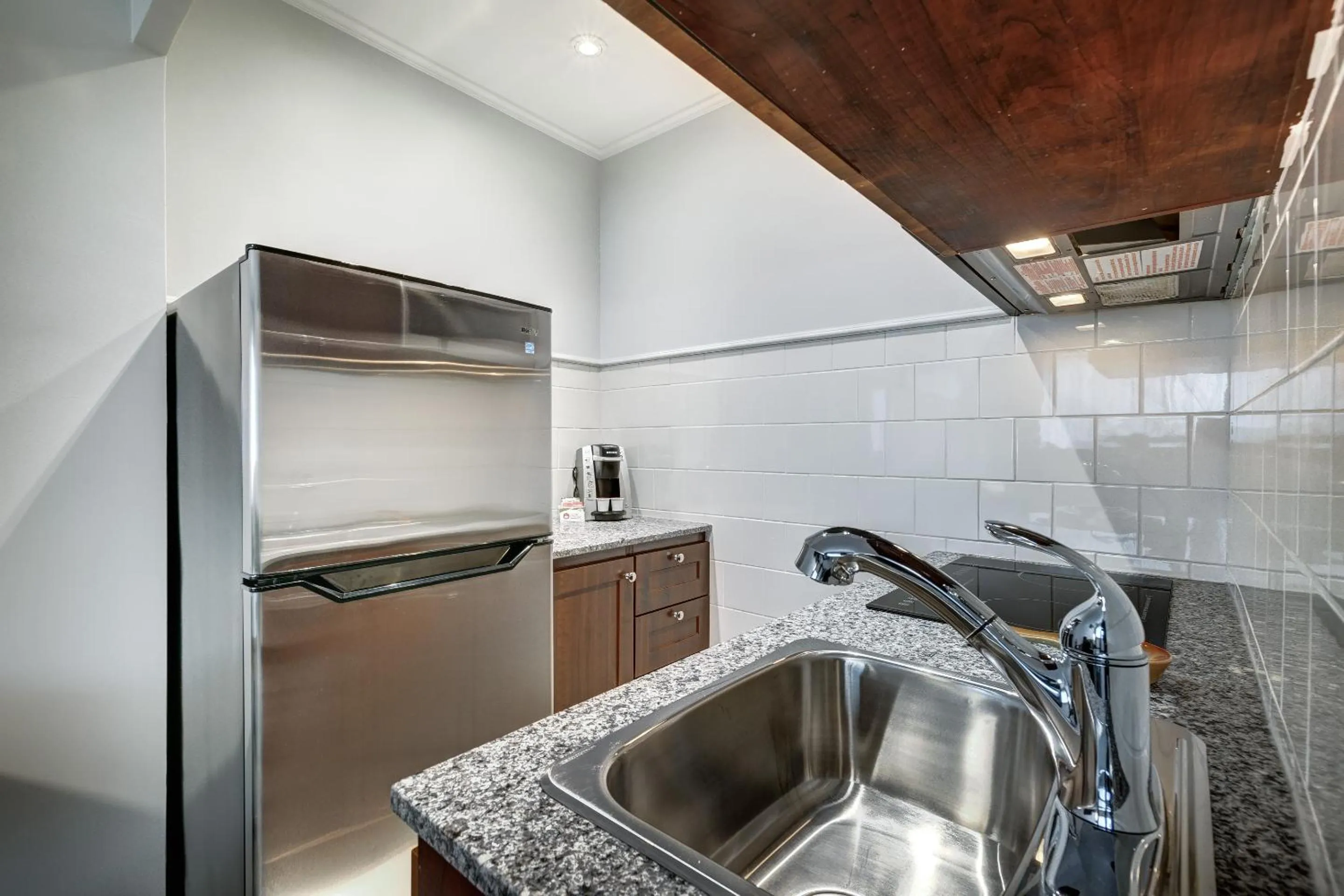 Kitchen or kitchenette in Terrasse Royale Hotel