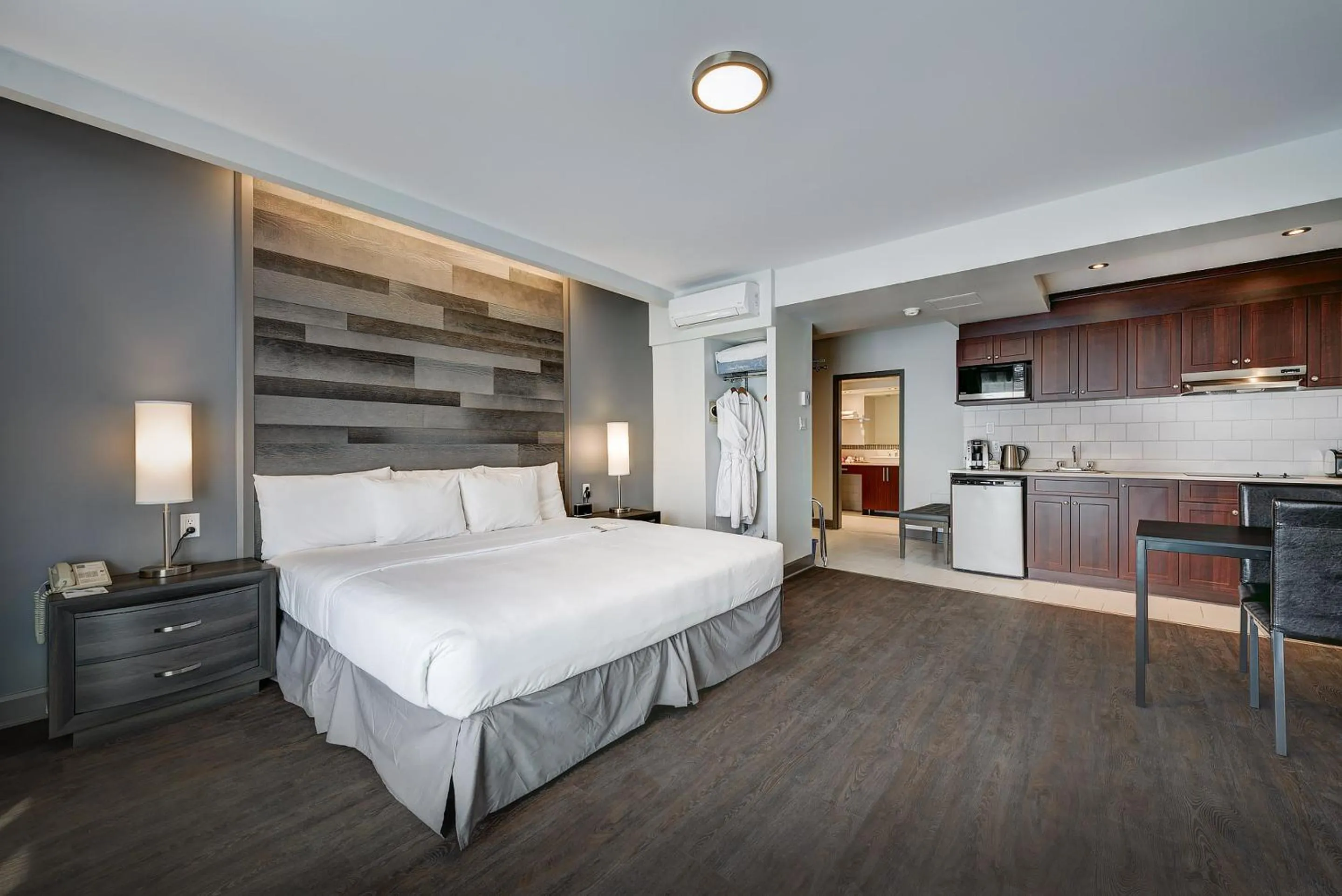 Bedroom in Terrasse Royale Hotel