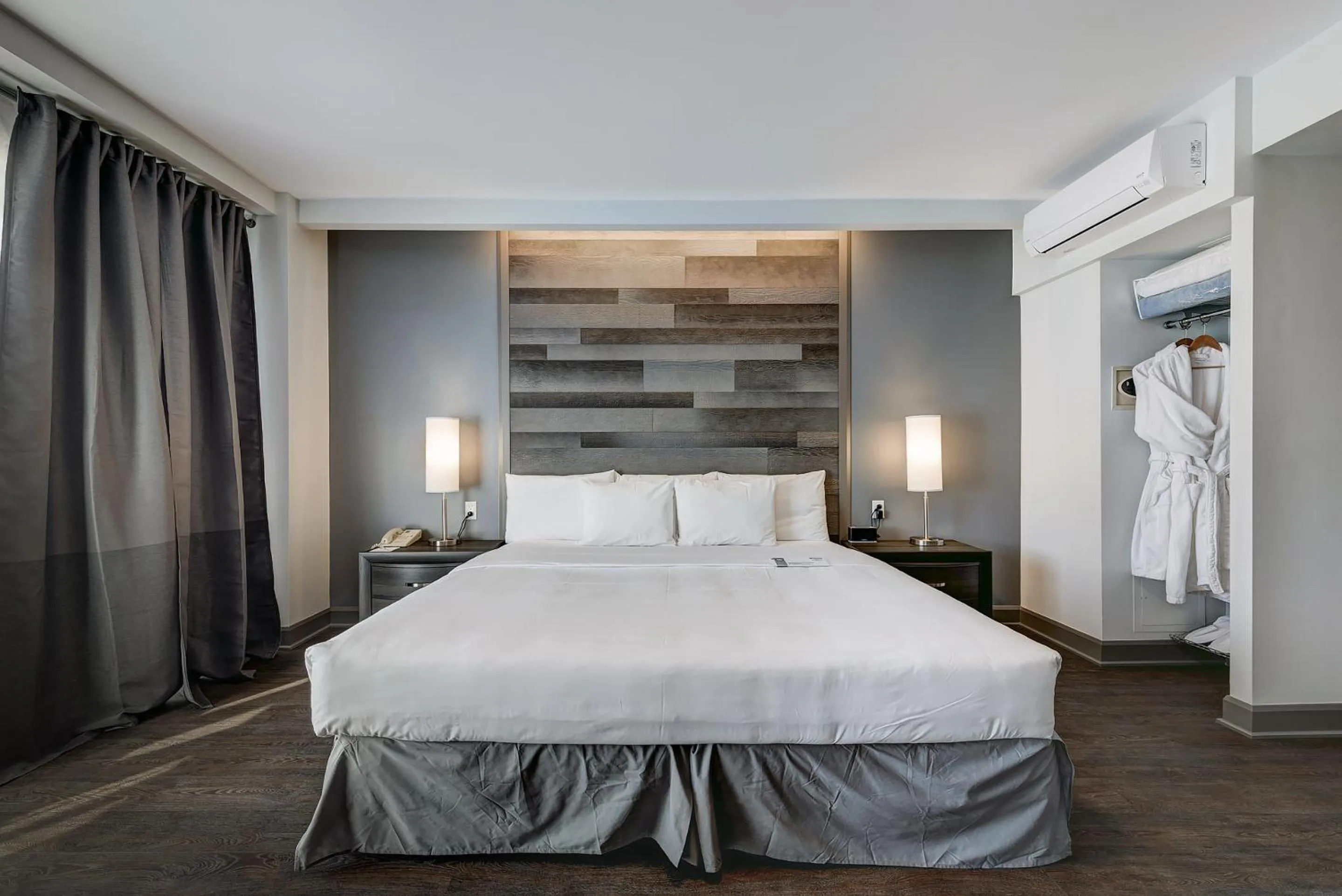 Bedroom in Terrasse Royale Hotel