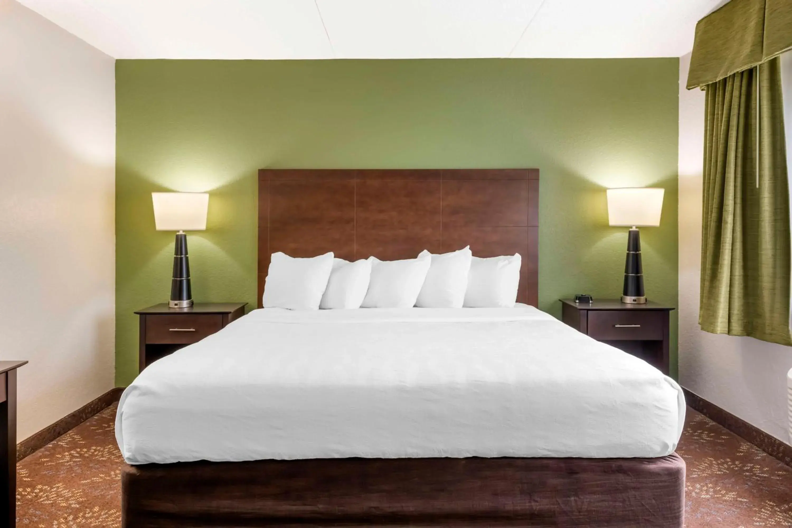 Bedroom, Bed in Best Western Plus New Ulm Bedroom, Bed in Best Western Plus New Ulm