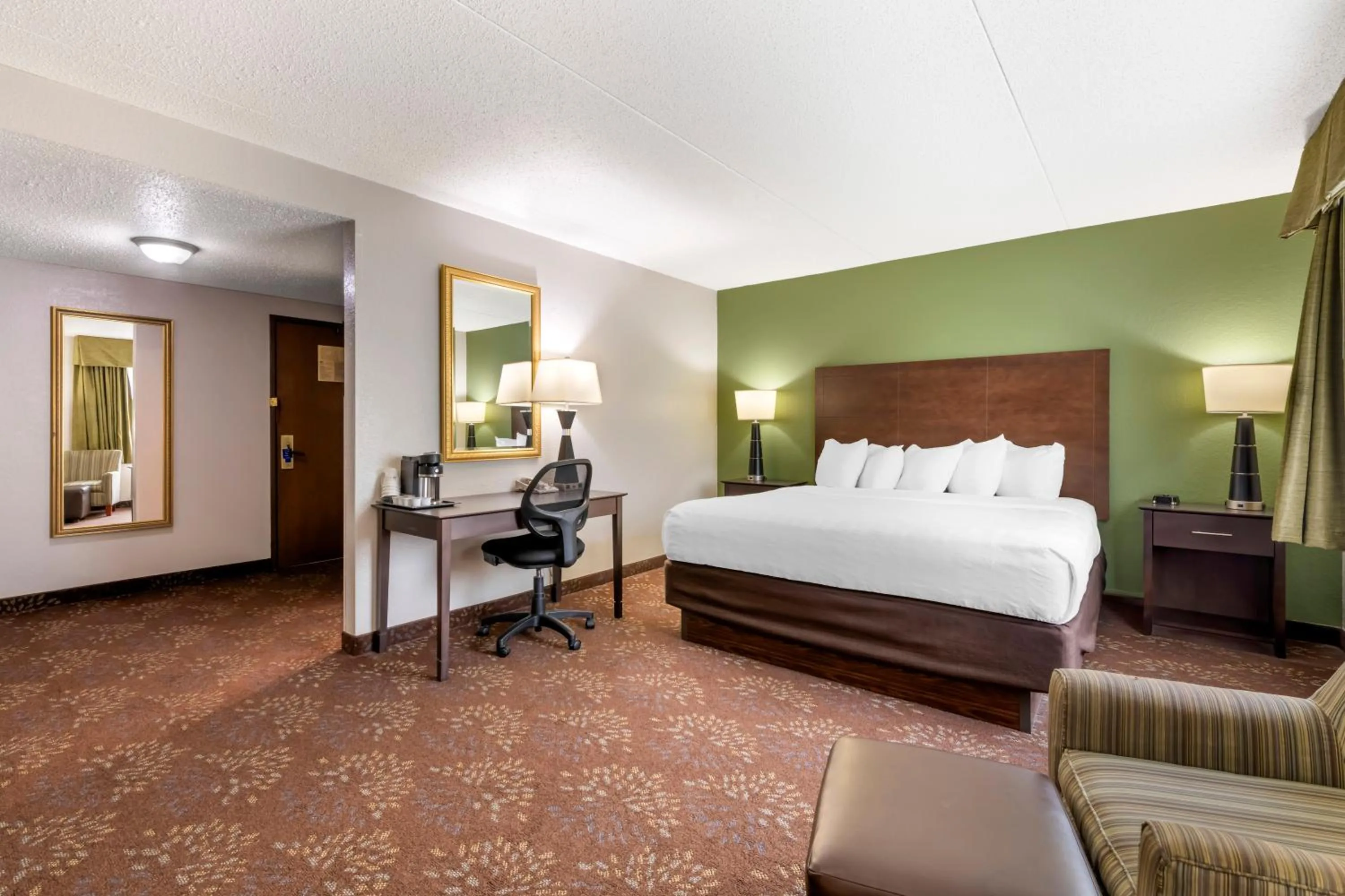 Bedroom, Bed in Best Western Plus New Ulm