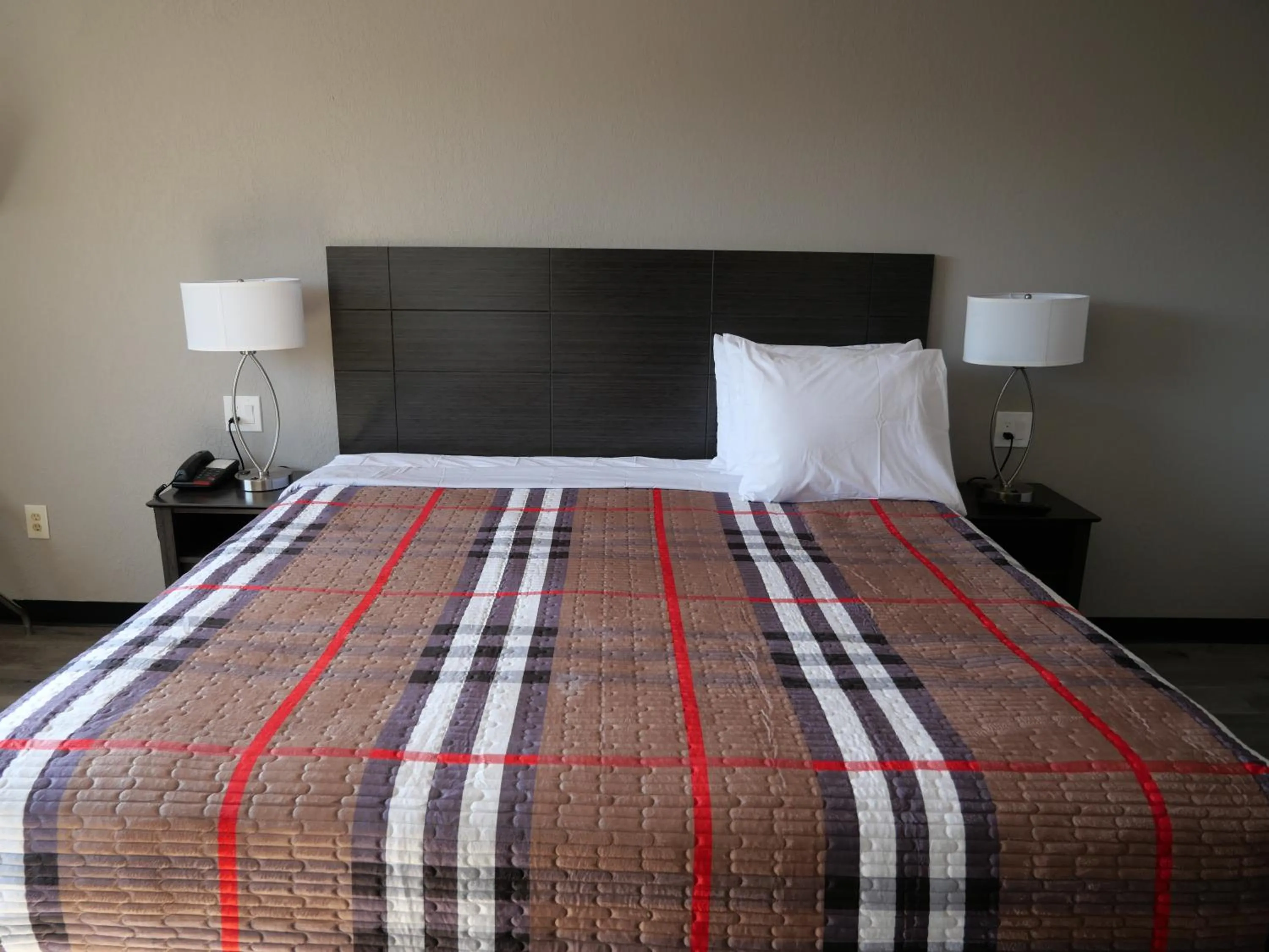 Bed in Hilltop Express Inn