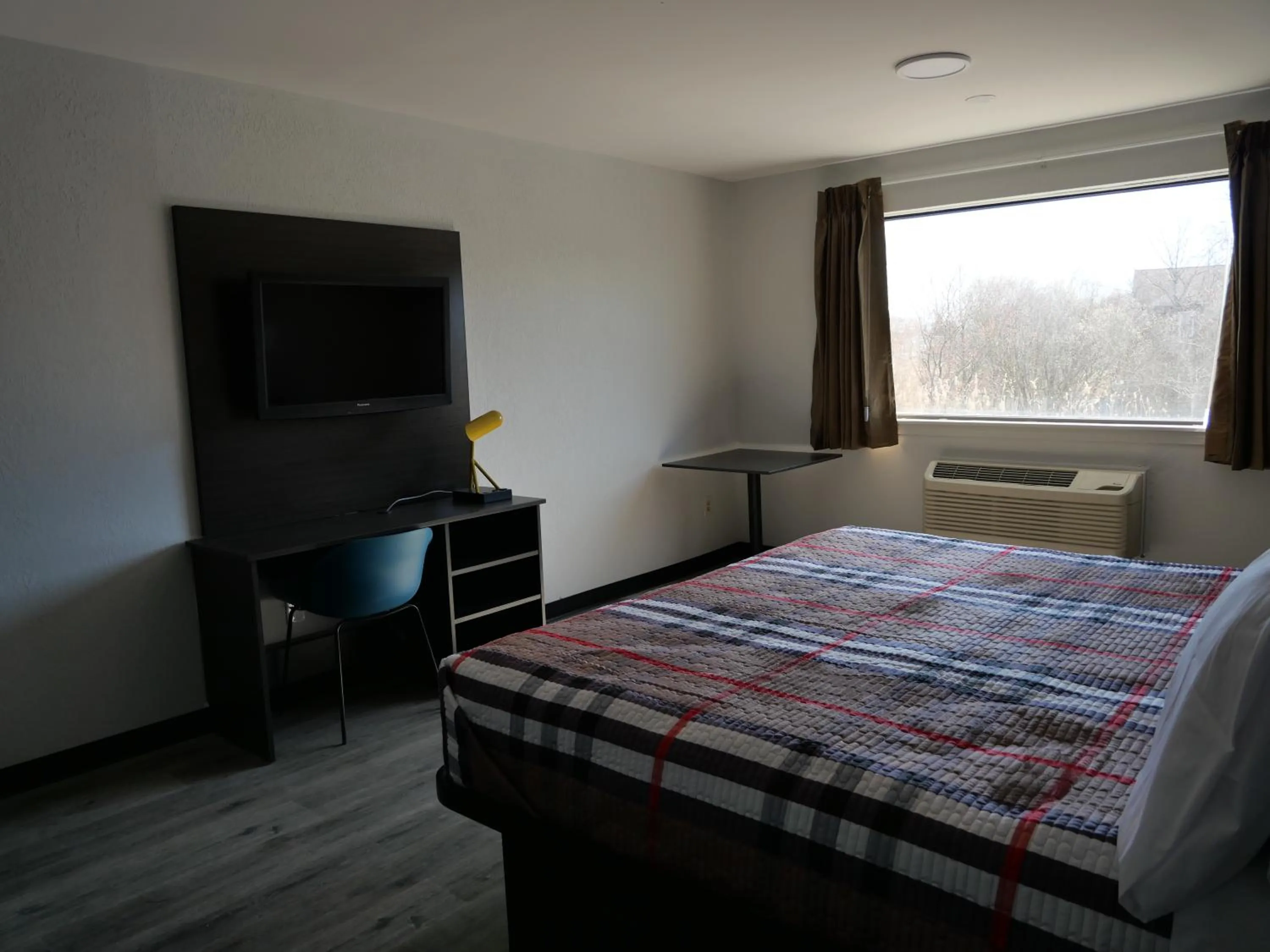 Bed in Hilltop Express Inn