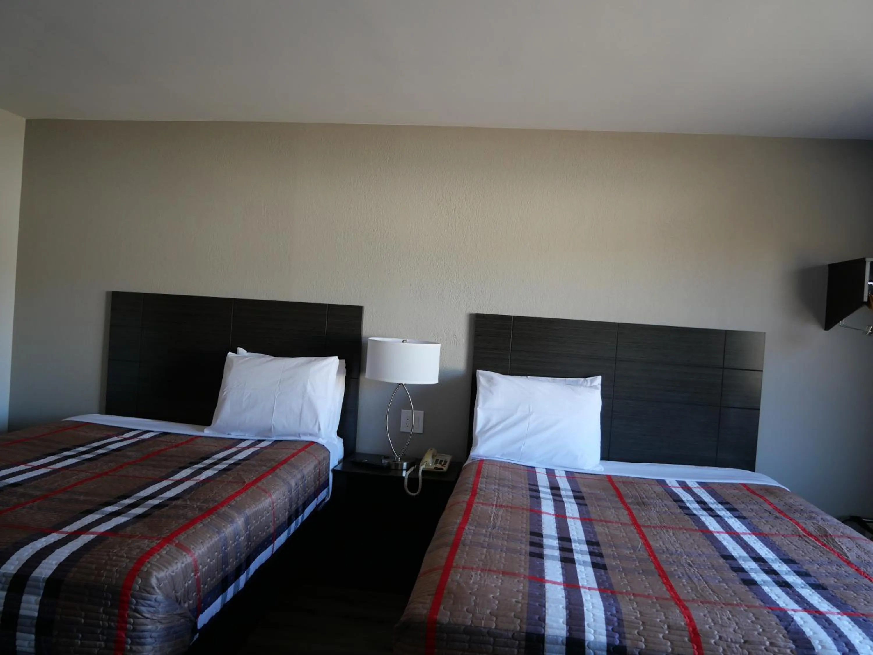 Bed in Hilltop Express Inn