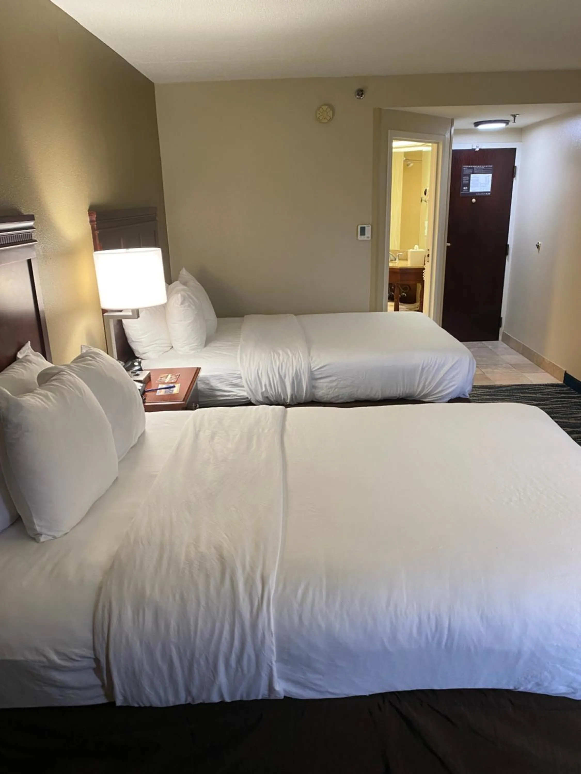 Bed in Comfort Inn & Suites Newark - Wilmington