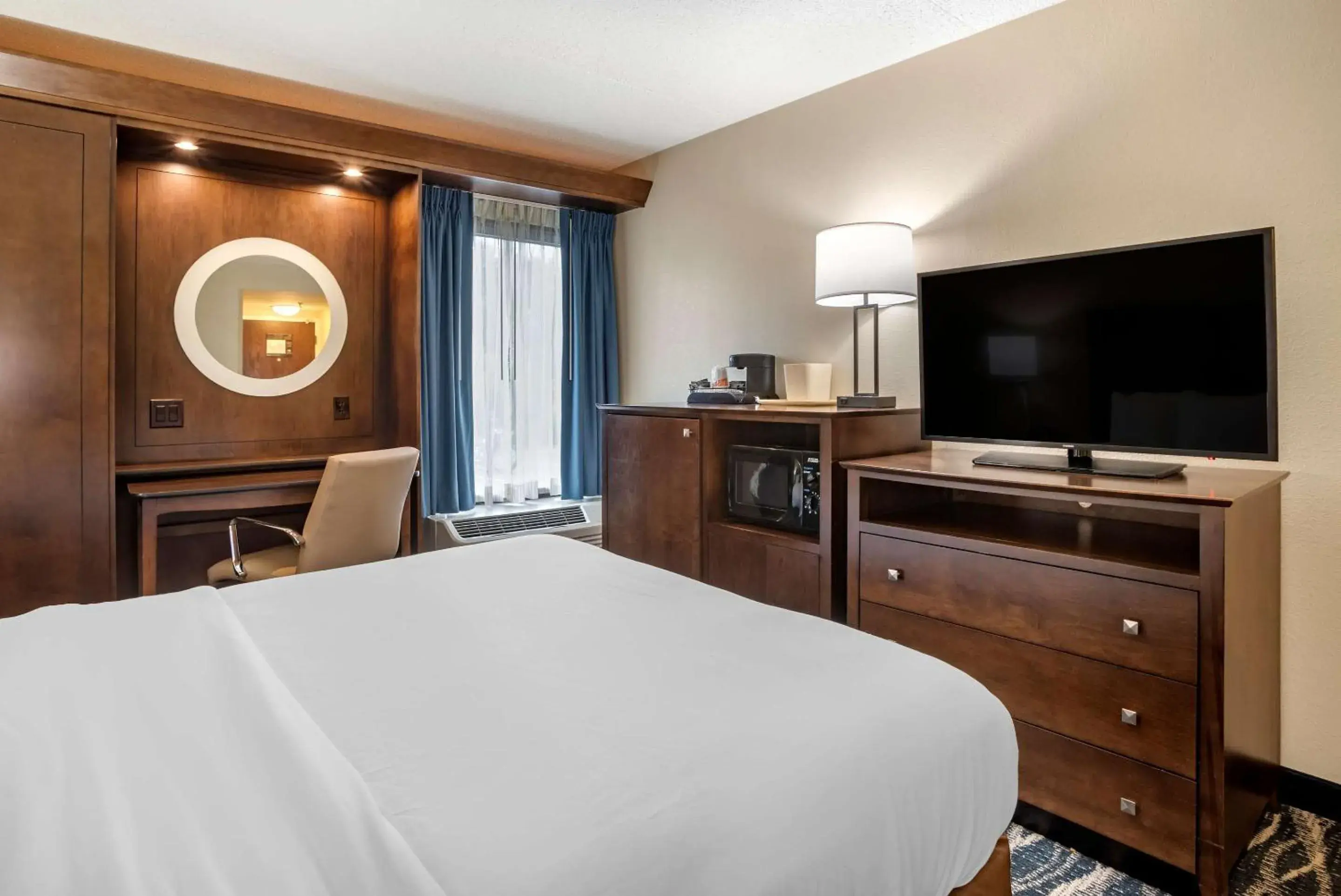 Bedroom, Bed in Comfort Inn & Suites Newark - Wilmington Bedroom, Bed in Comfort Inn & Suites Newark - Wilmington