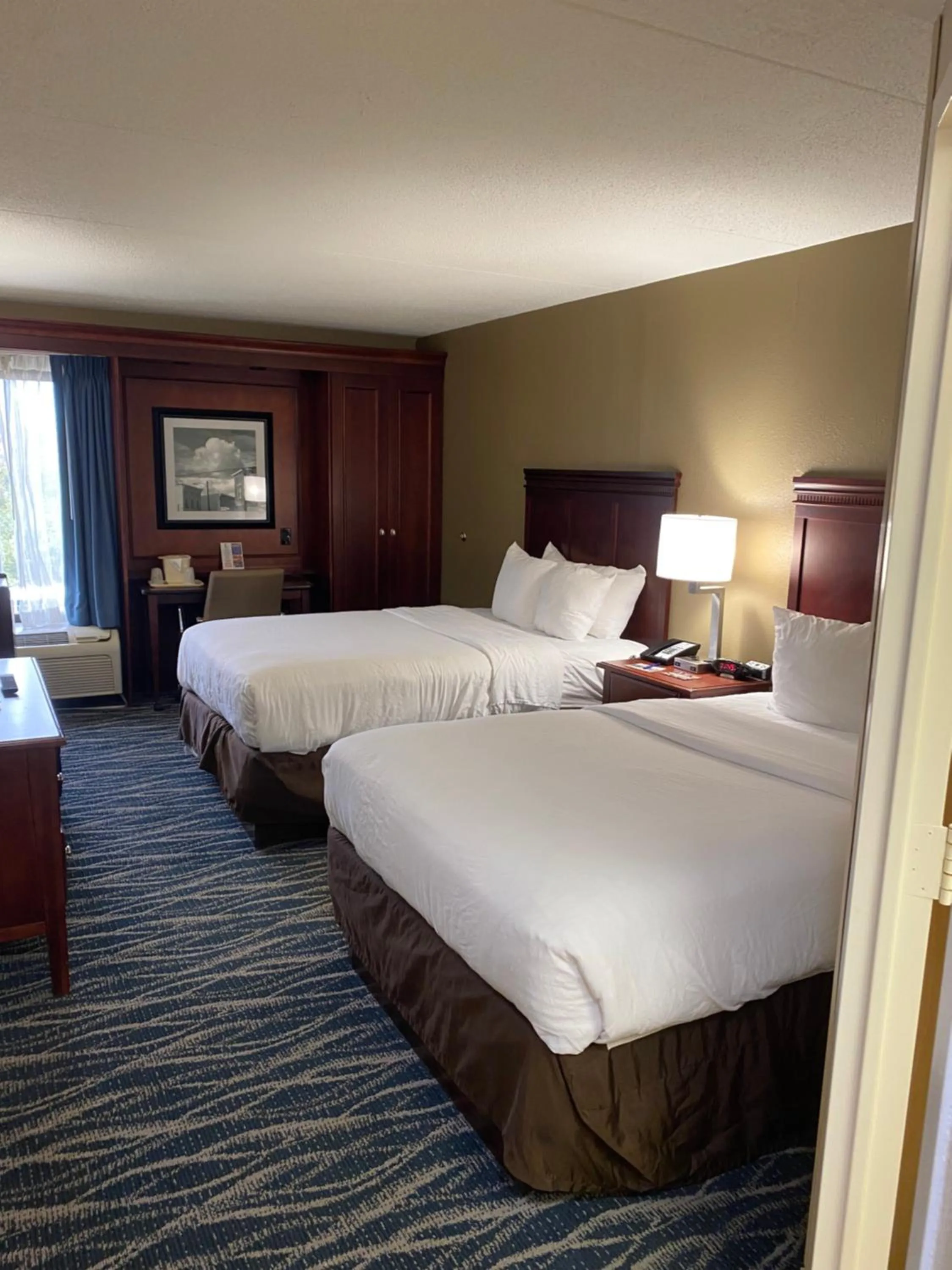 Bed in Comfort Inn & Suites Newark - Wilmington