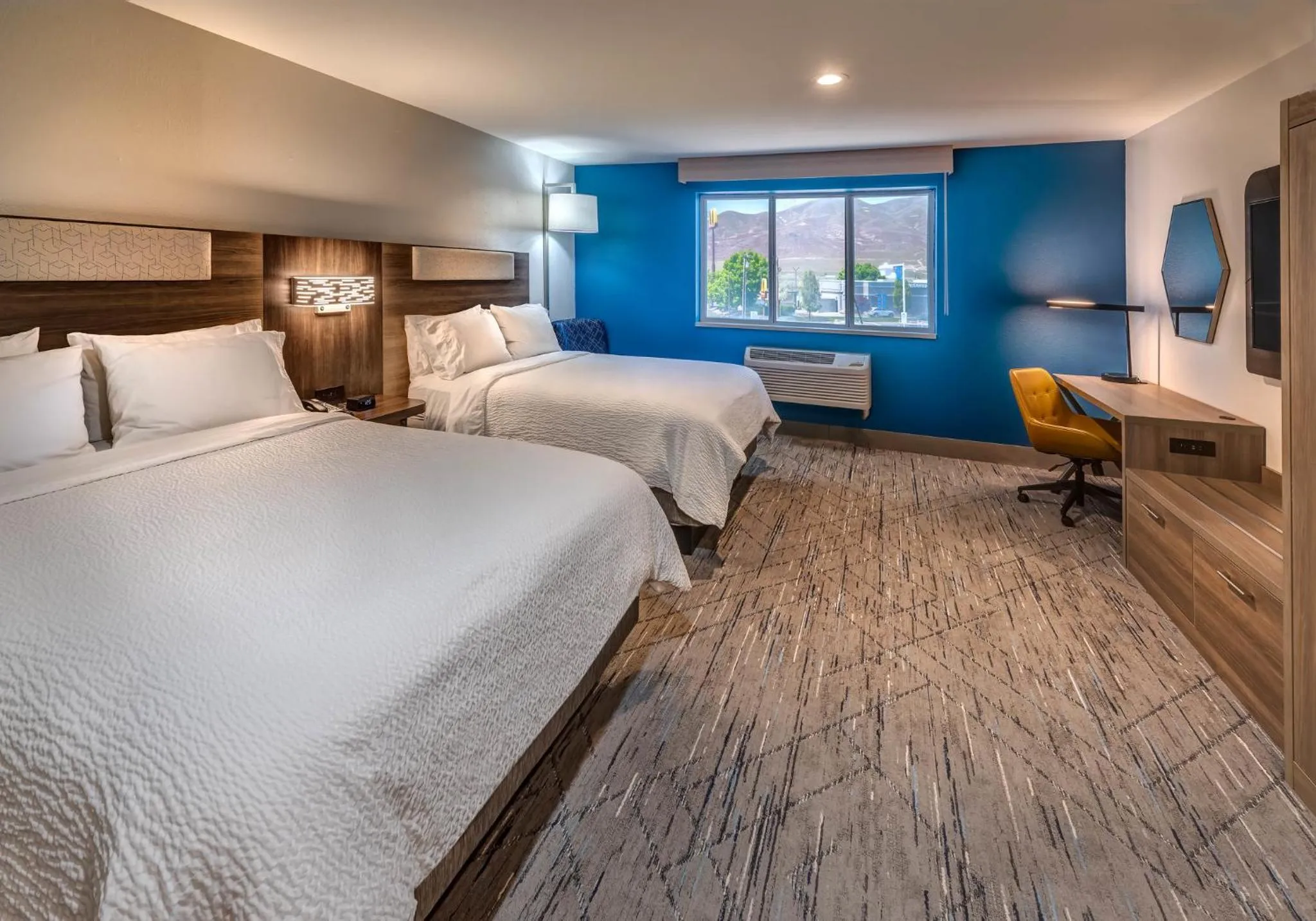 Photo of the whole room, Bed in Holiday Inn Express Winnemucca by IHG