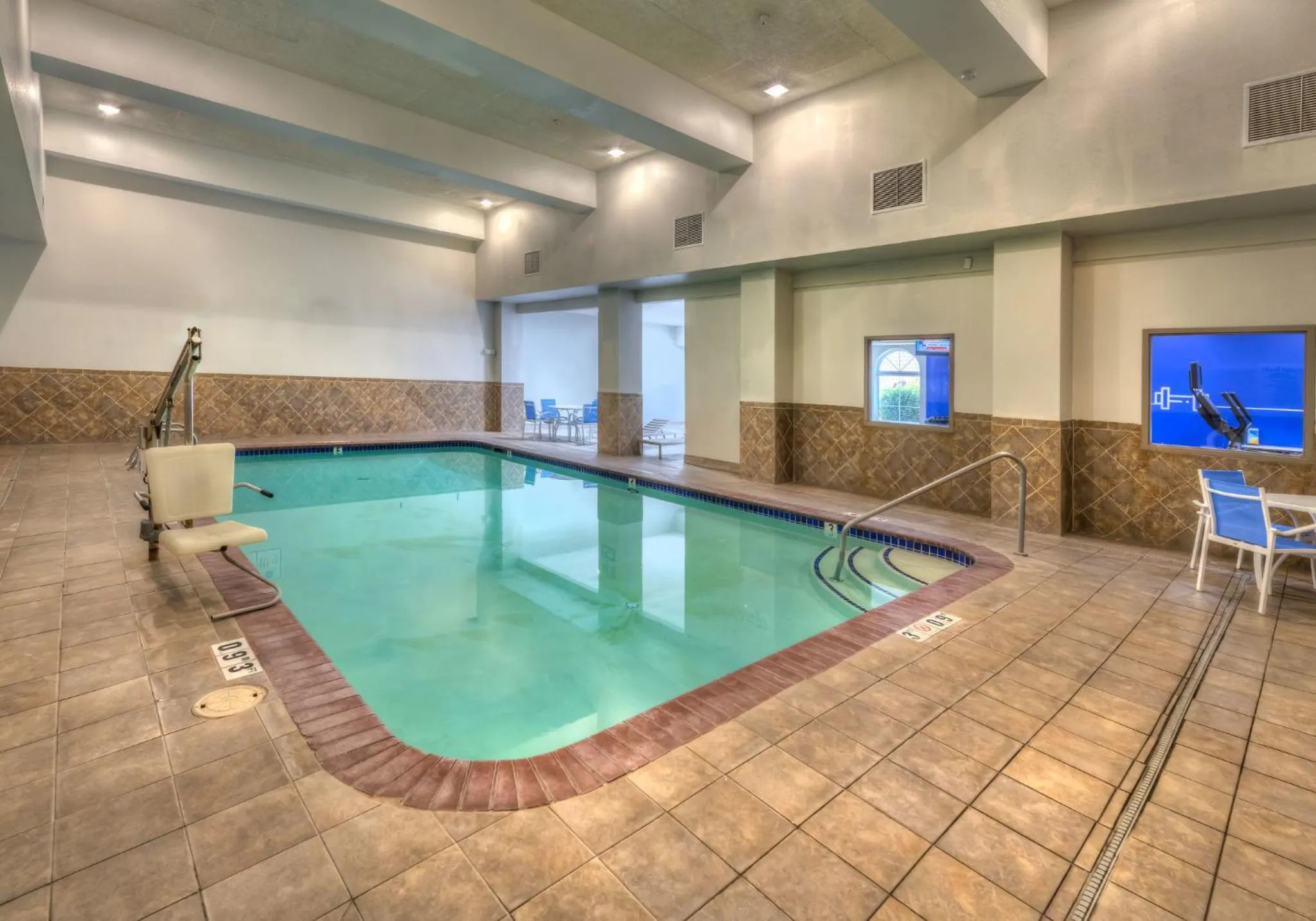 Swimming pool in Holiday Inn Express Winnemucca by IHG