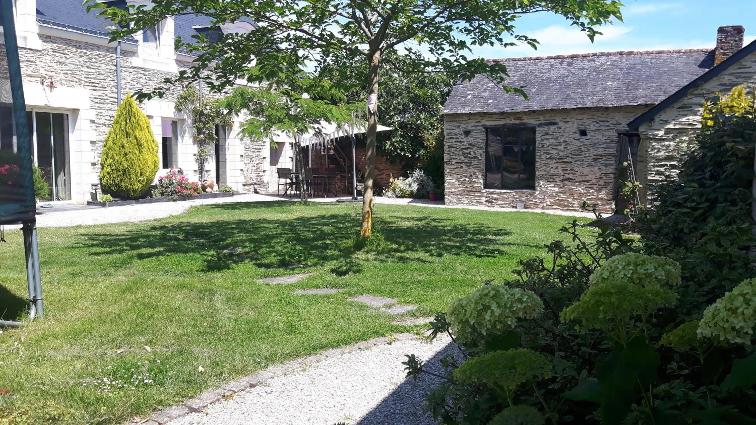 Garden view in la longère angevine