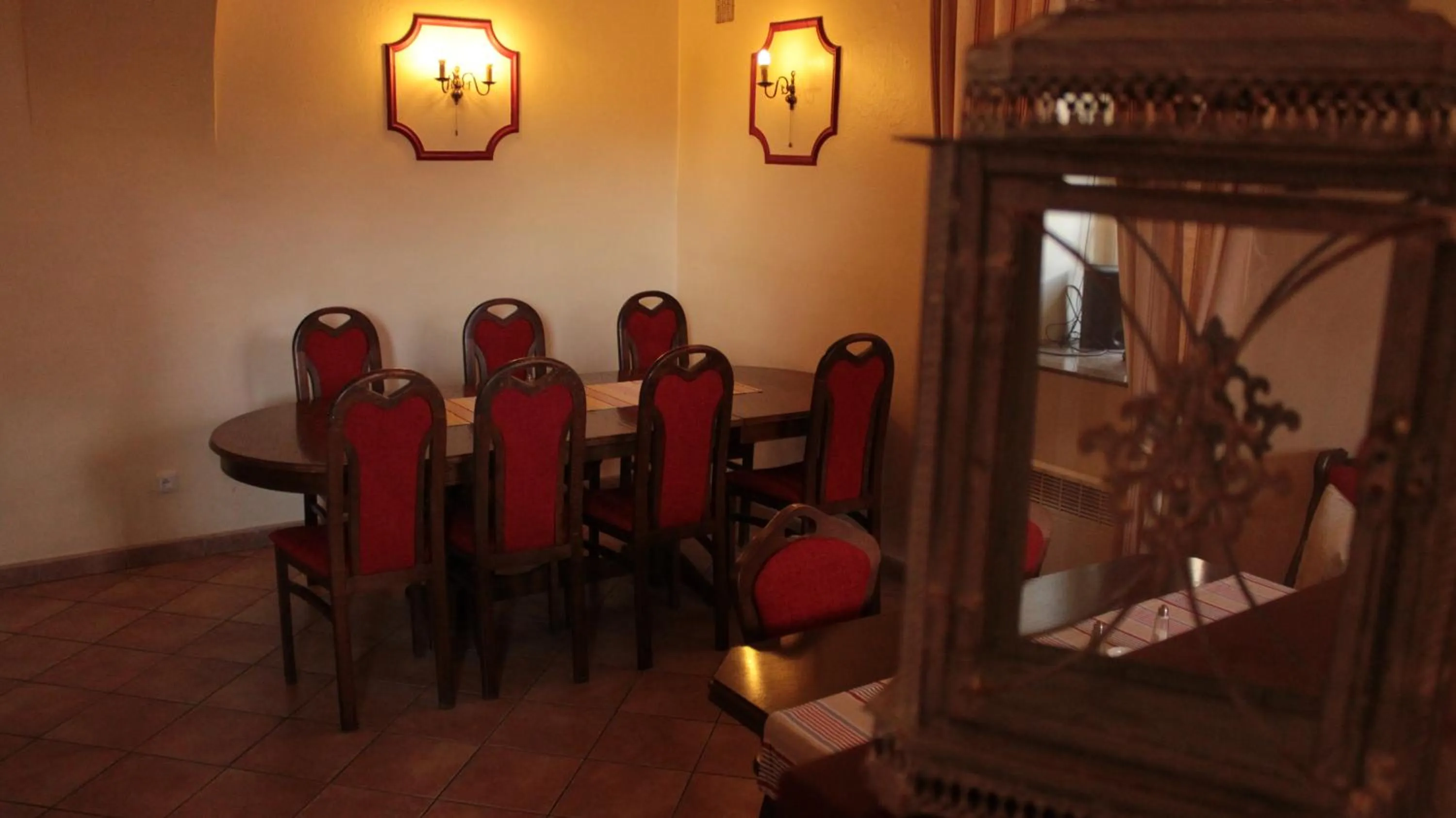 Restaurant/places to eat in Garni Hotel St Anna