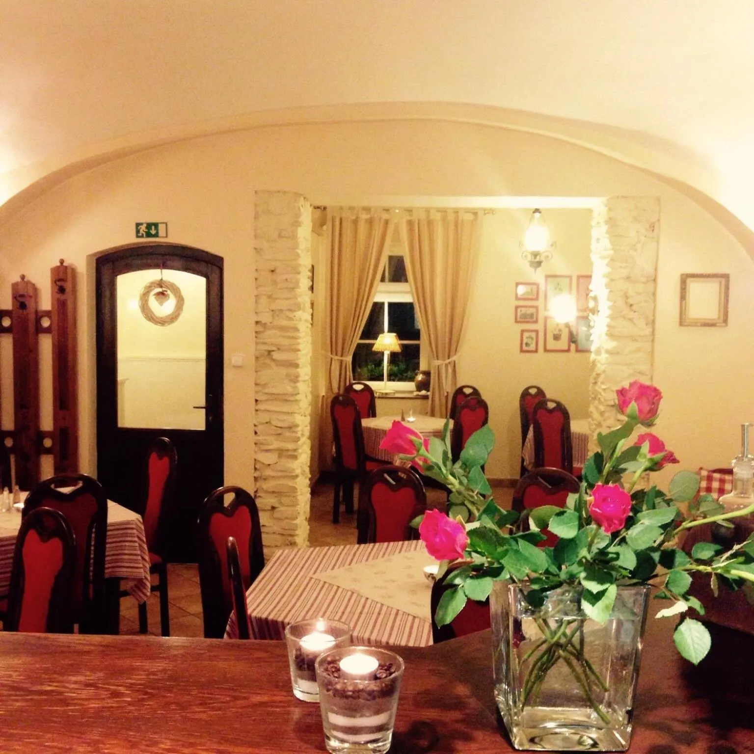 Restaurant/places to eat in Garni Hotel St Anna