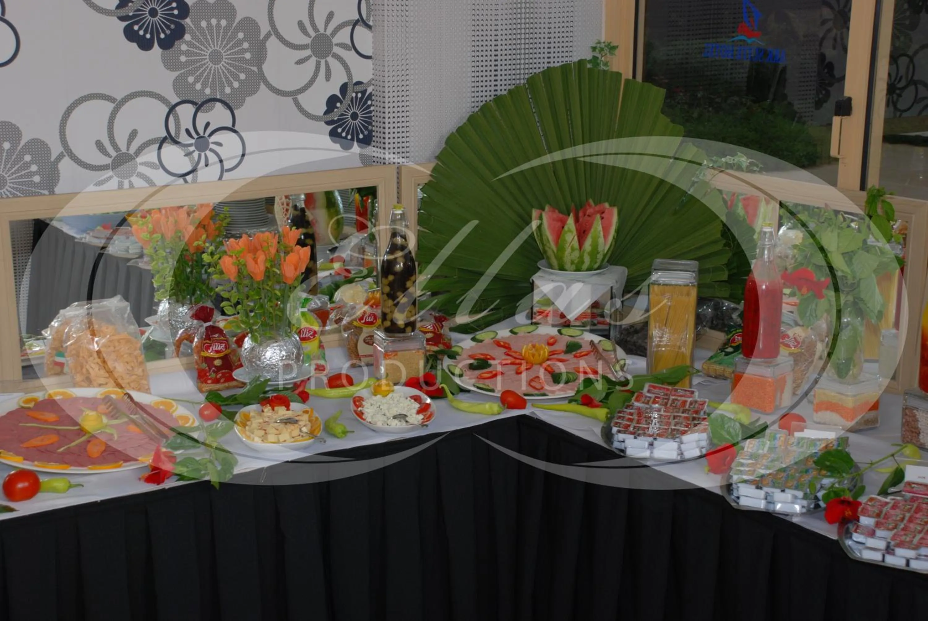 Restaurant/places to eat in Ark Apart and Suite Hotel