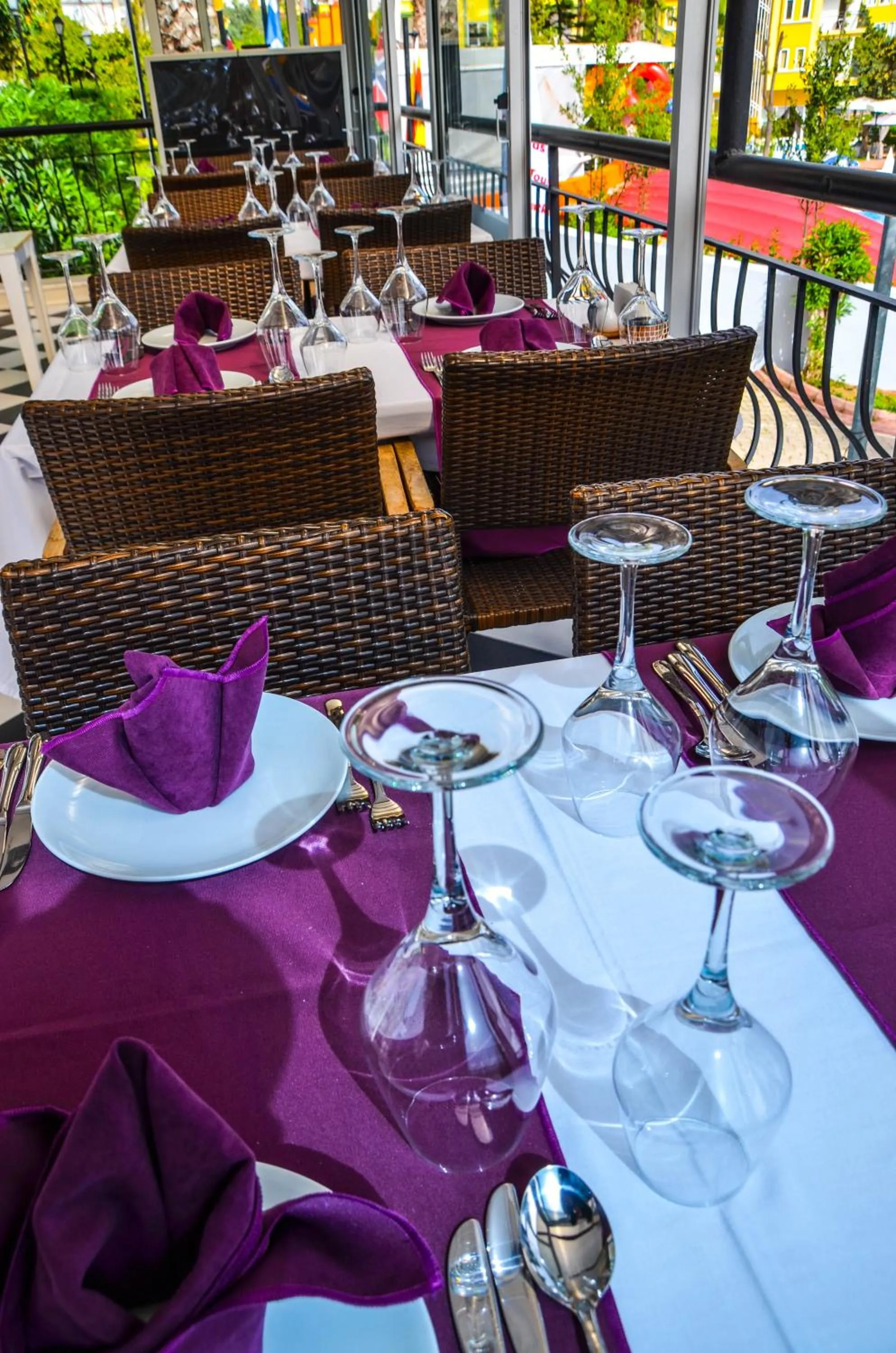 Restaurant/places to eat in Ark Apart and Suite Hotel