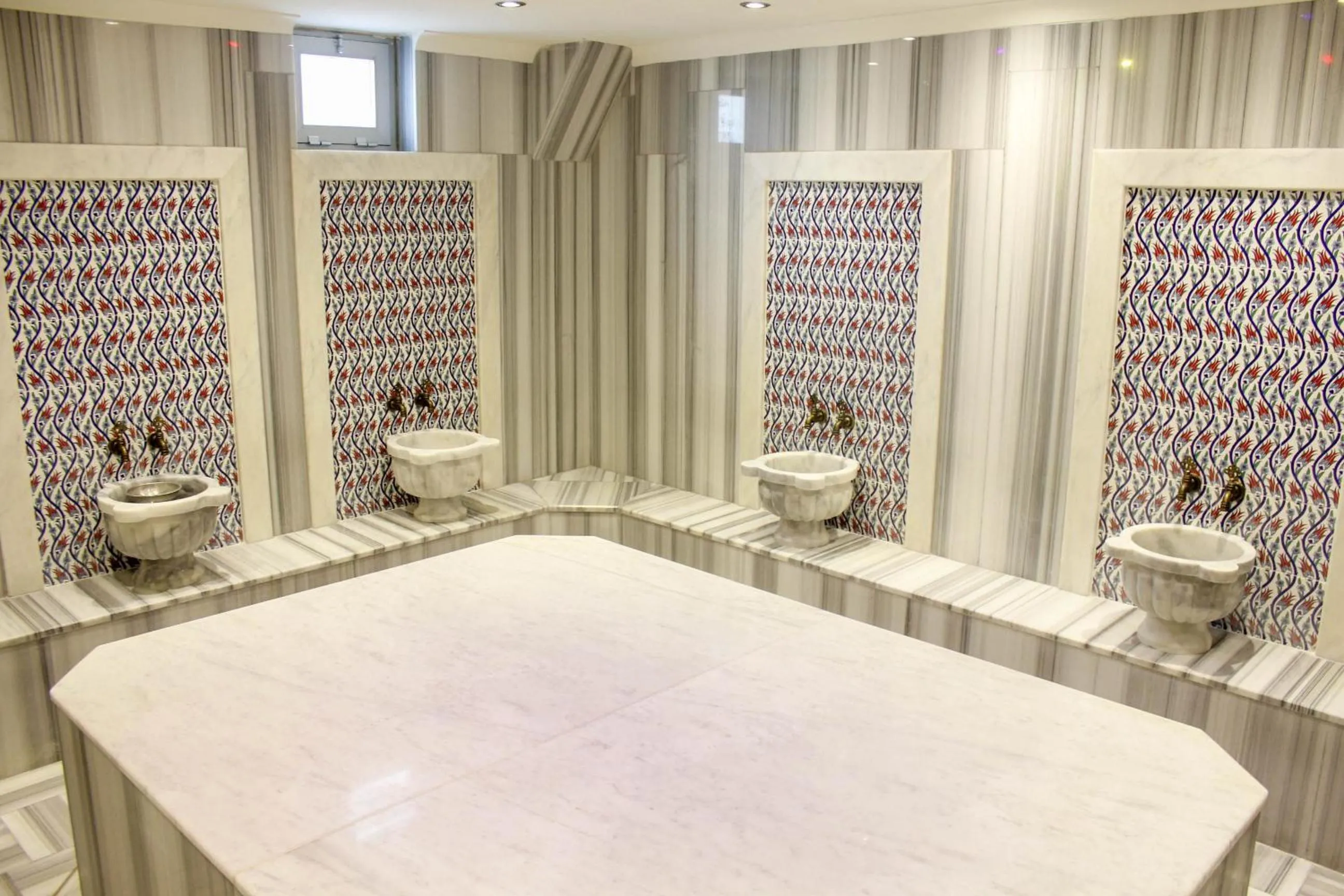 Ark Apart and Suite Hotel