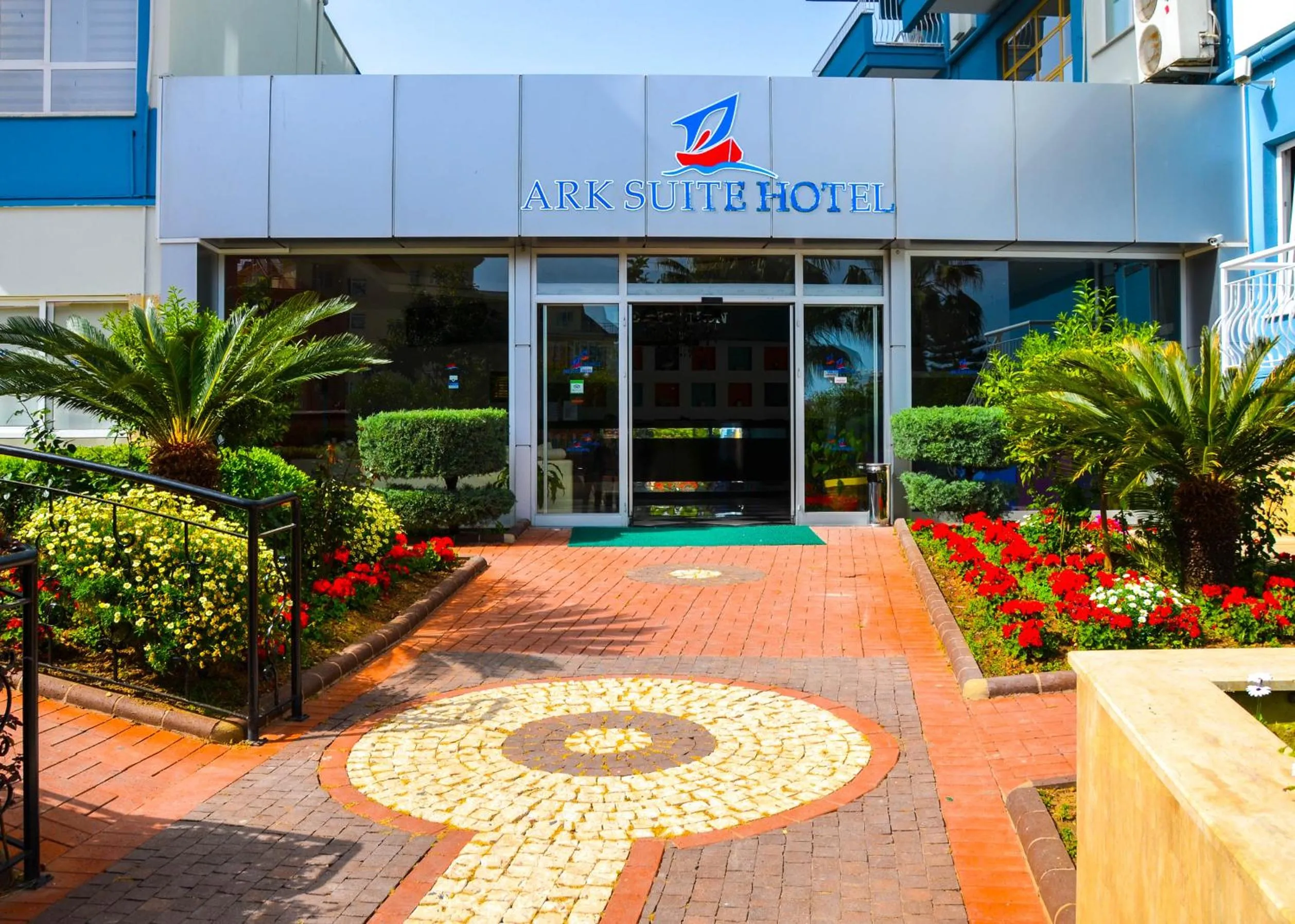 Facade/entrance in Ark Apart and Suite Hotel