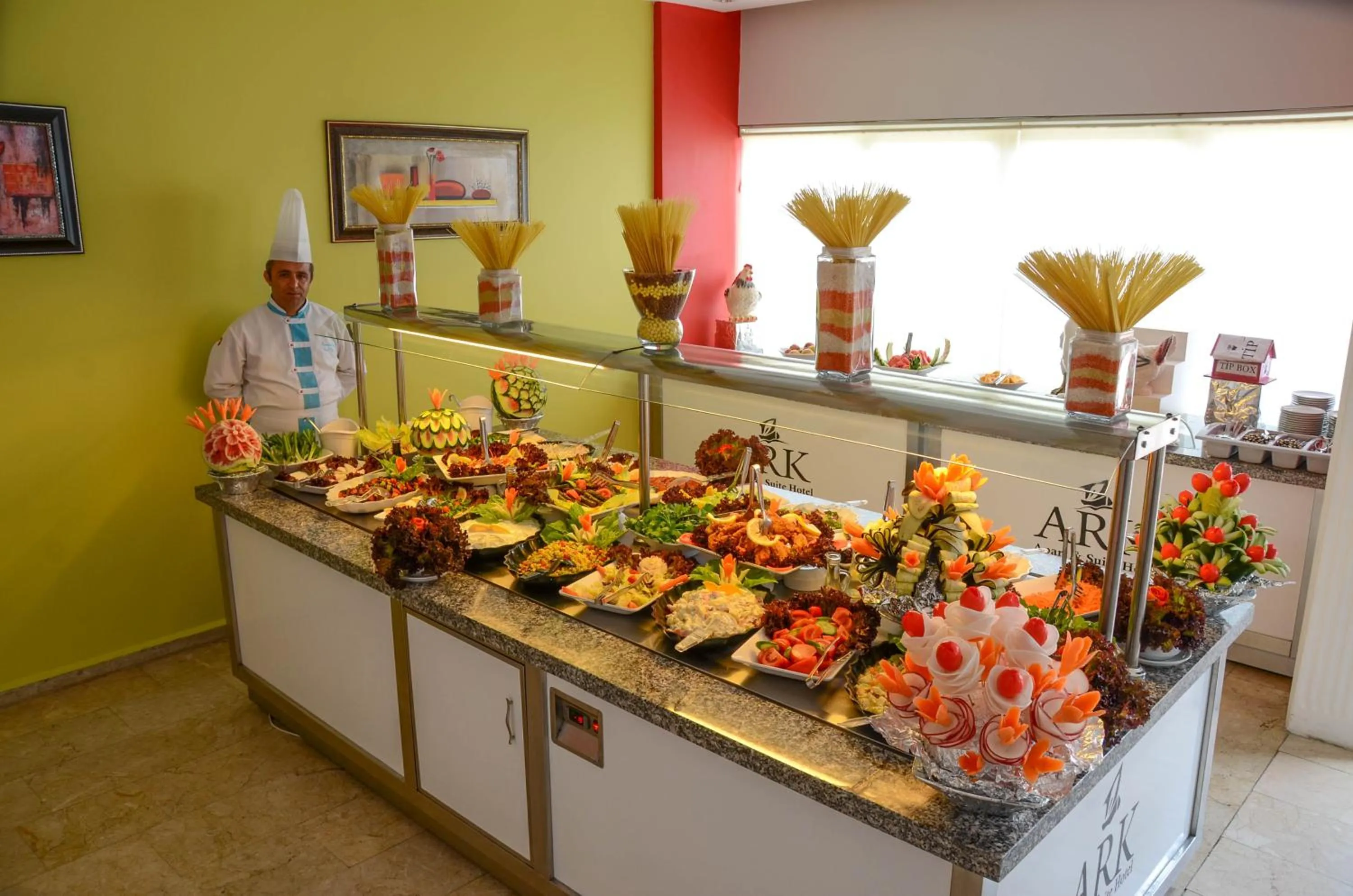 Restaurant/places to eat in Ark Apart and Suite Hotel