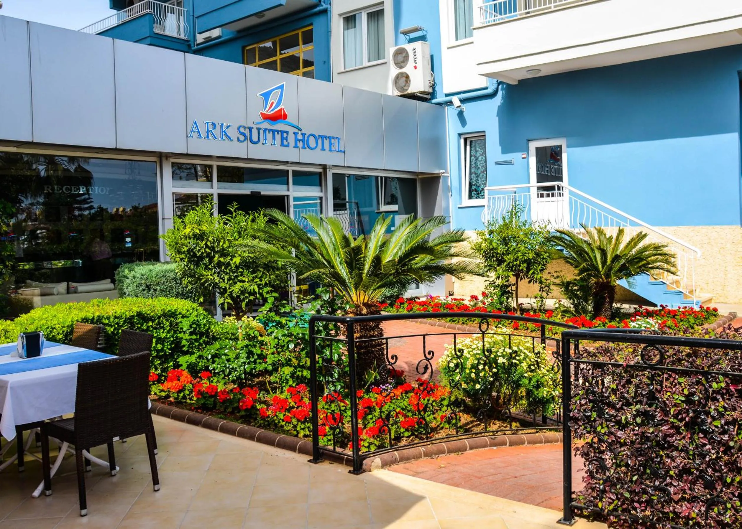 Facade/entrance in Ark Apart and Suite Hotel