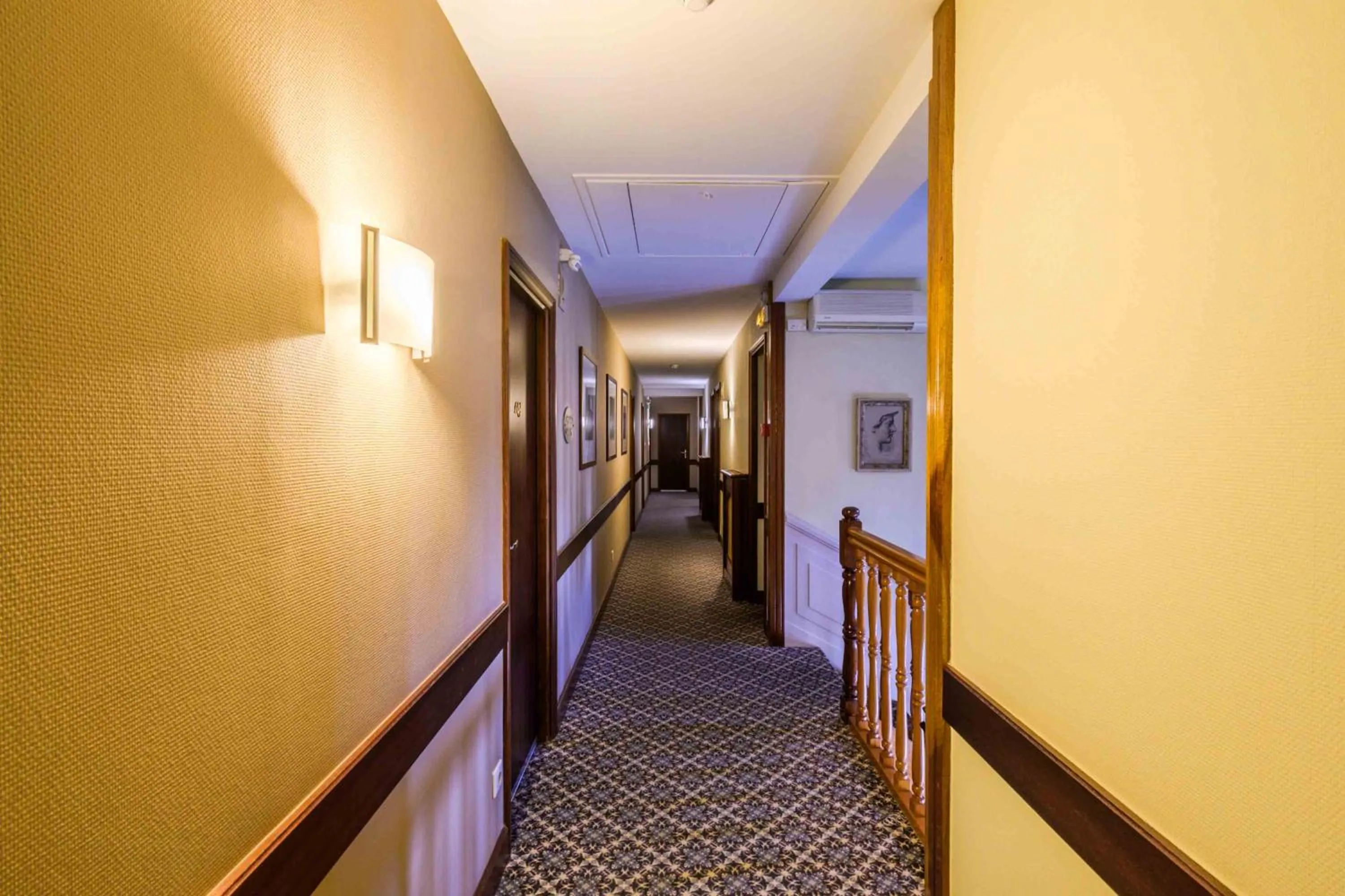 Property building in Hôtel l'Aragon