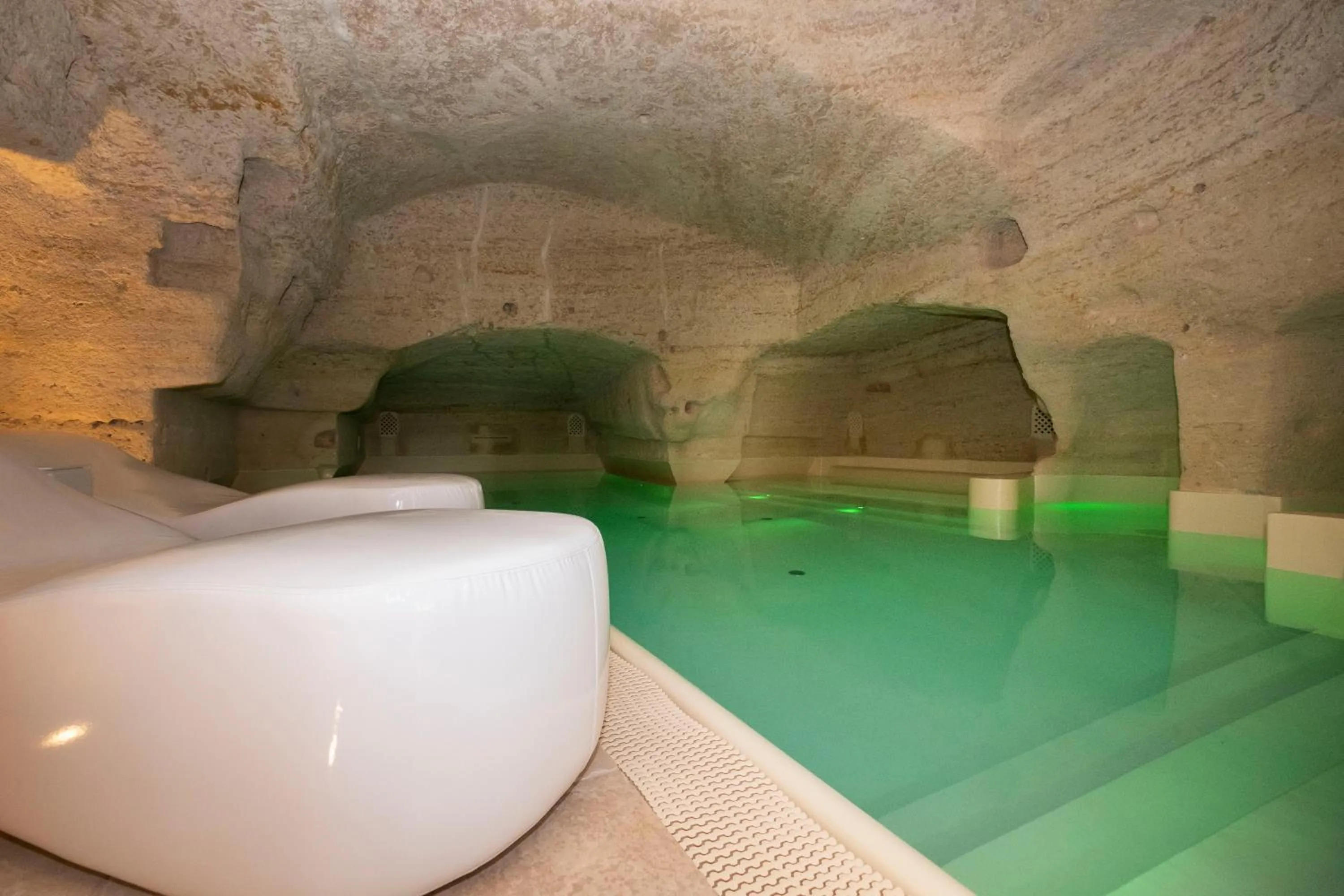 Hot Tub in Aquatio Cave Luxury Hotel & SPA