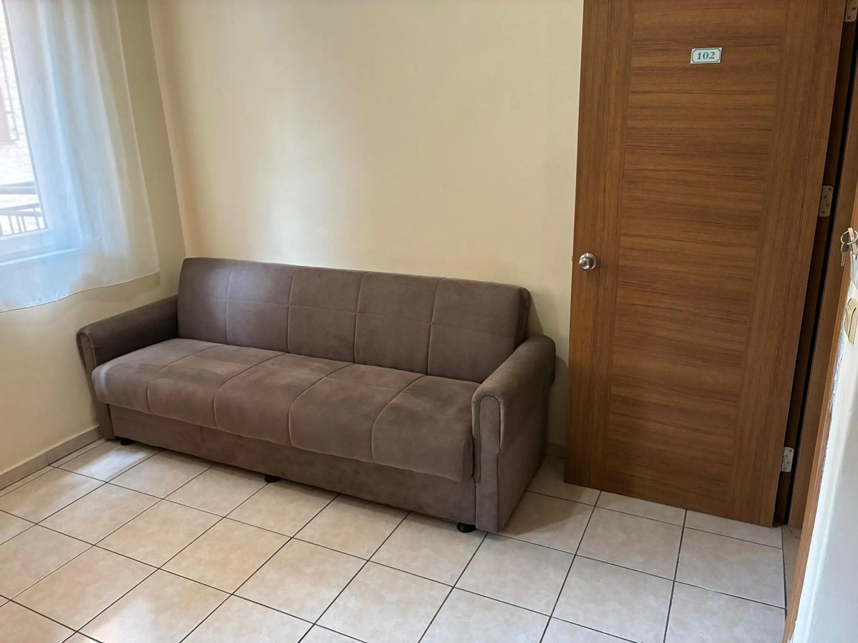 Seating area in Sailorson Apart Hotel