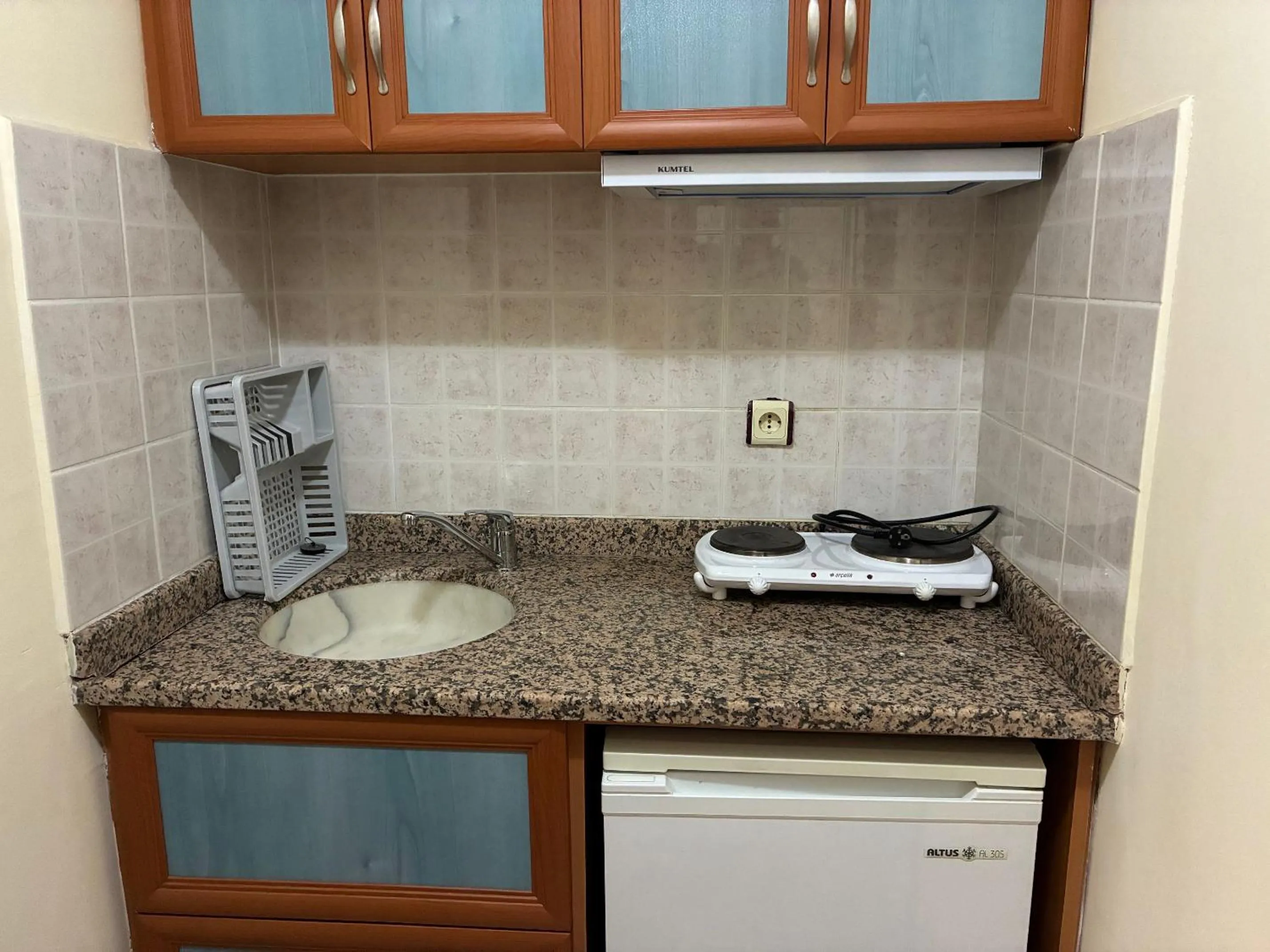 Kitchen or kitchenette in Sailorson Apart Hotel