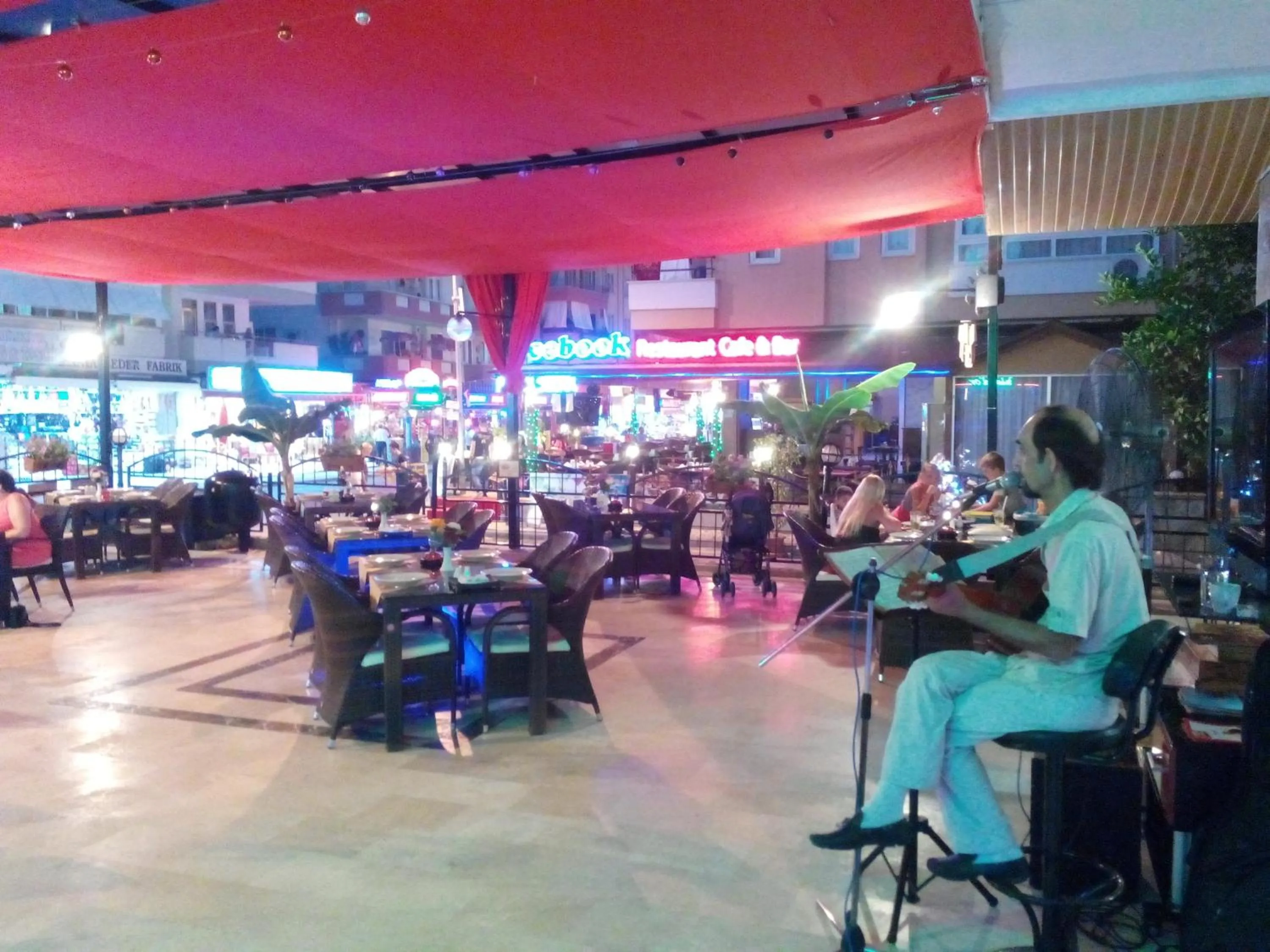 Dining area in Sailor Apart Hotel