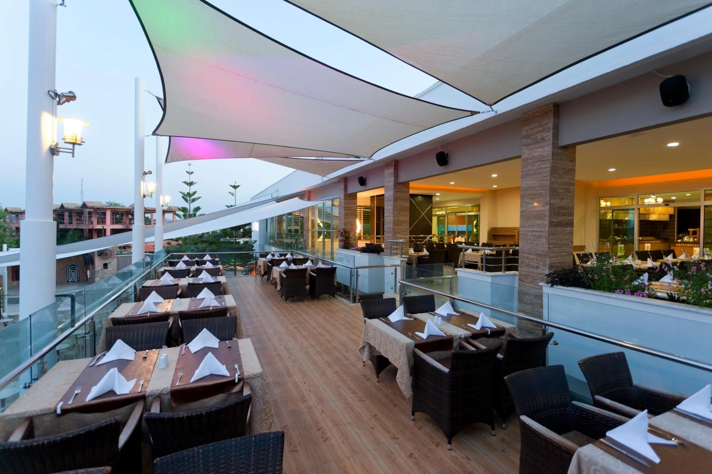 Restaurant/places to eat in Club Mermaid Village