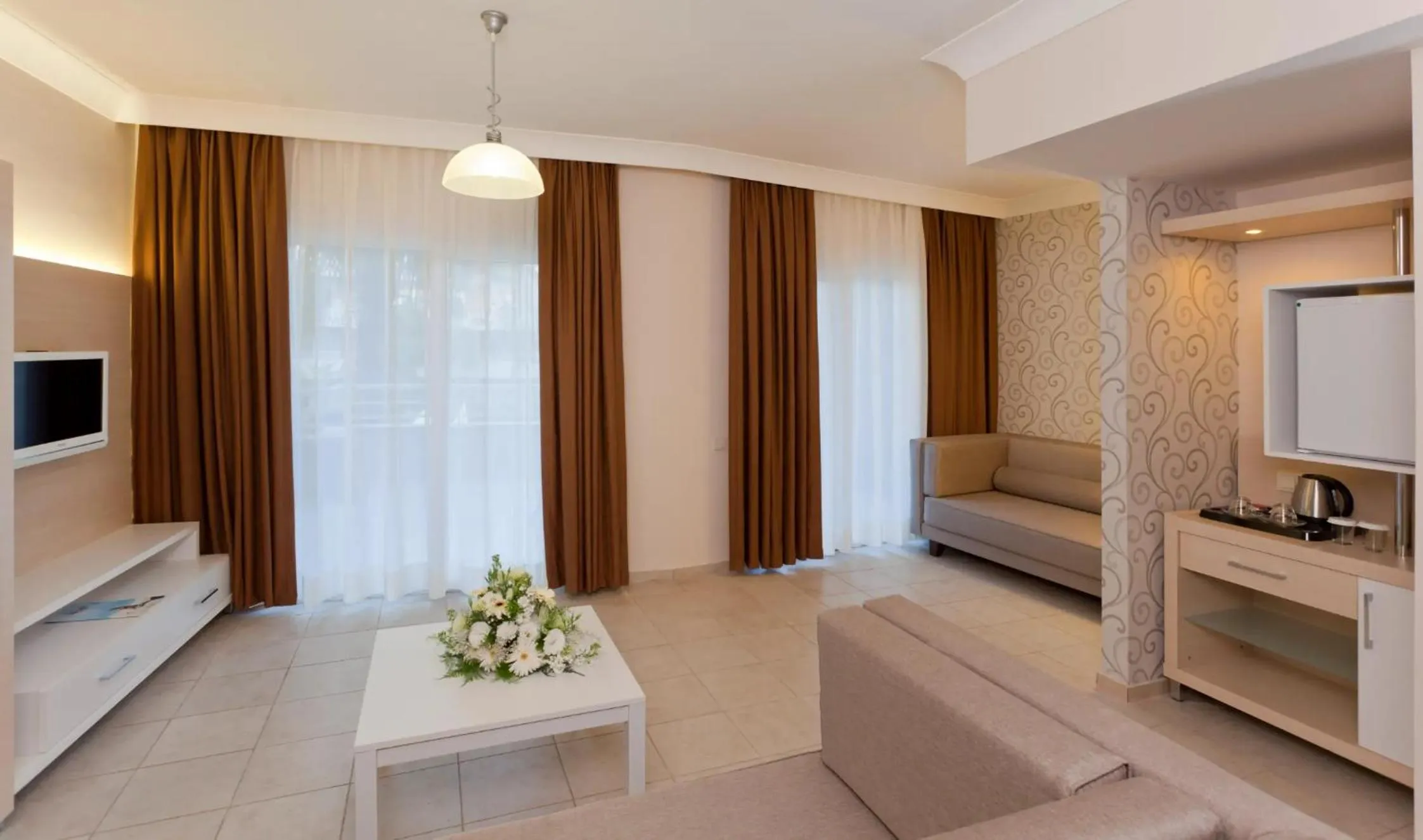 Photo of the whole room, Bed in Club Mermaid Village