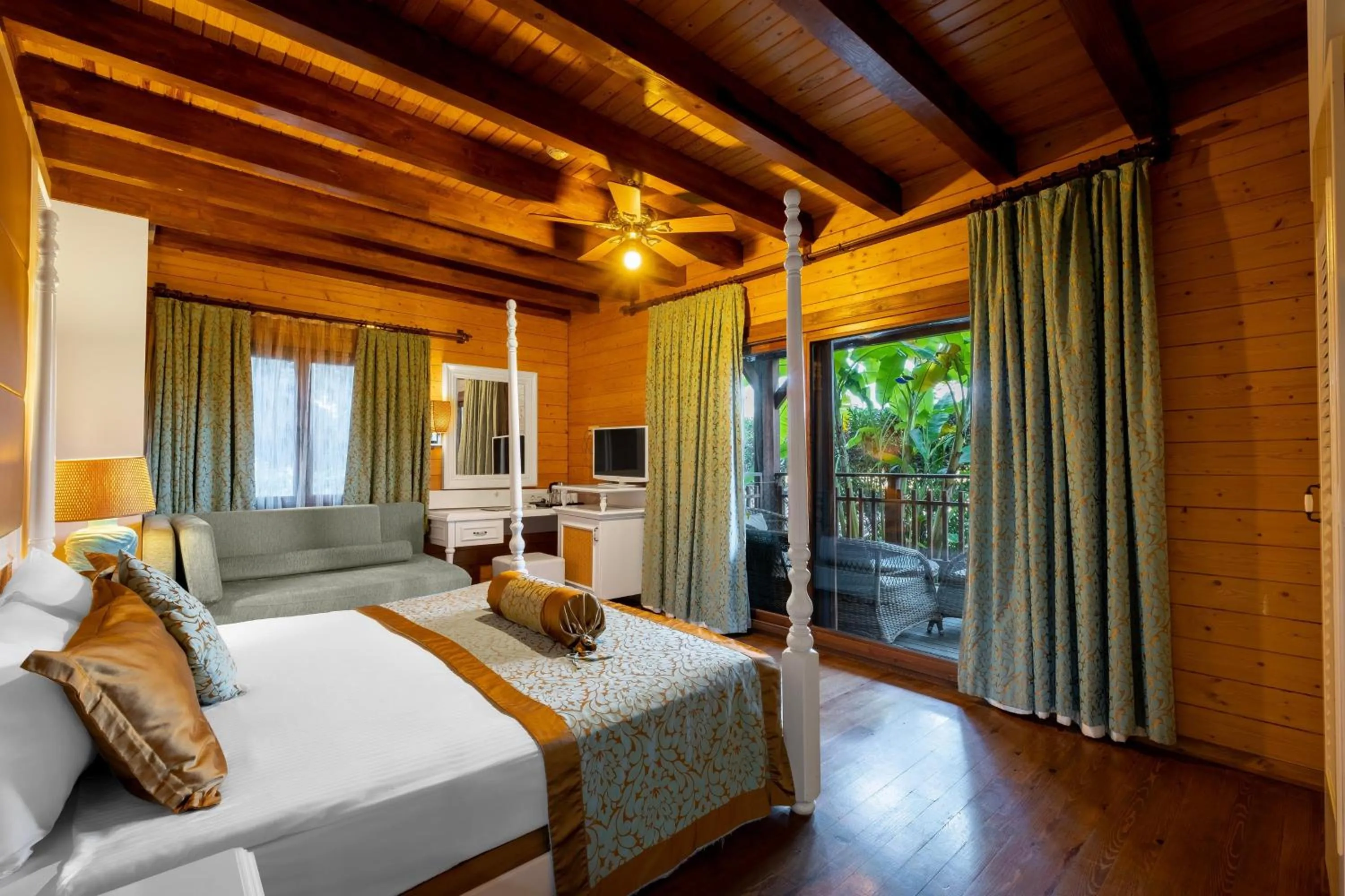 Photo of the whole room, Bed in Long Beach Alanya - Ultra All Inclusive