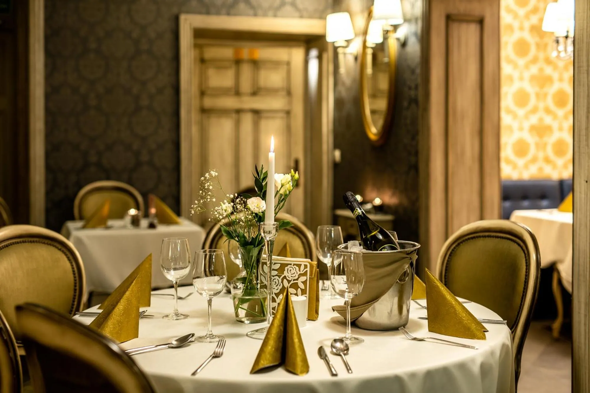 Restaurant/places to eat in Berberys Park Hotel