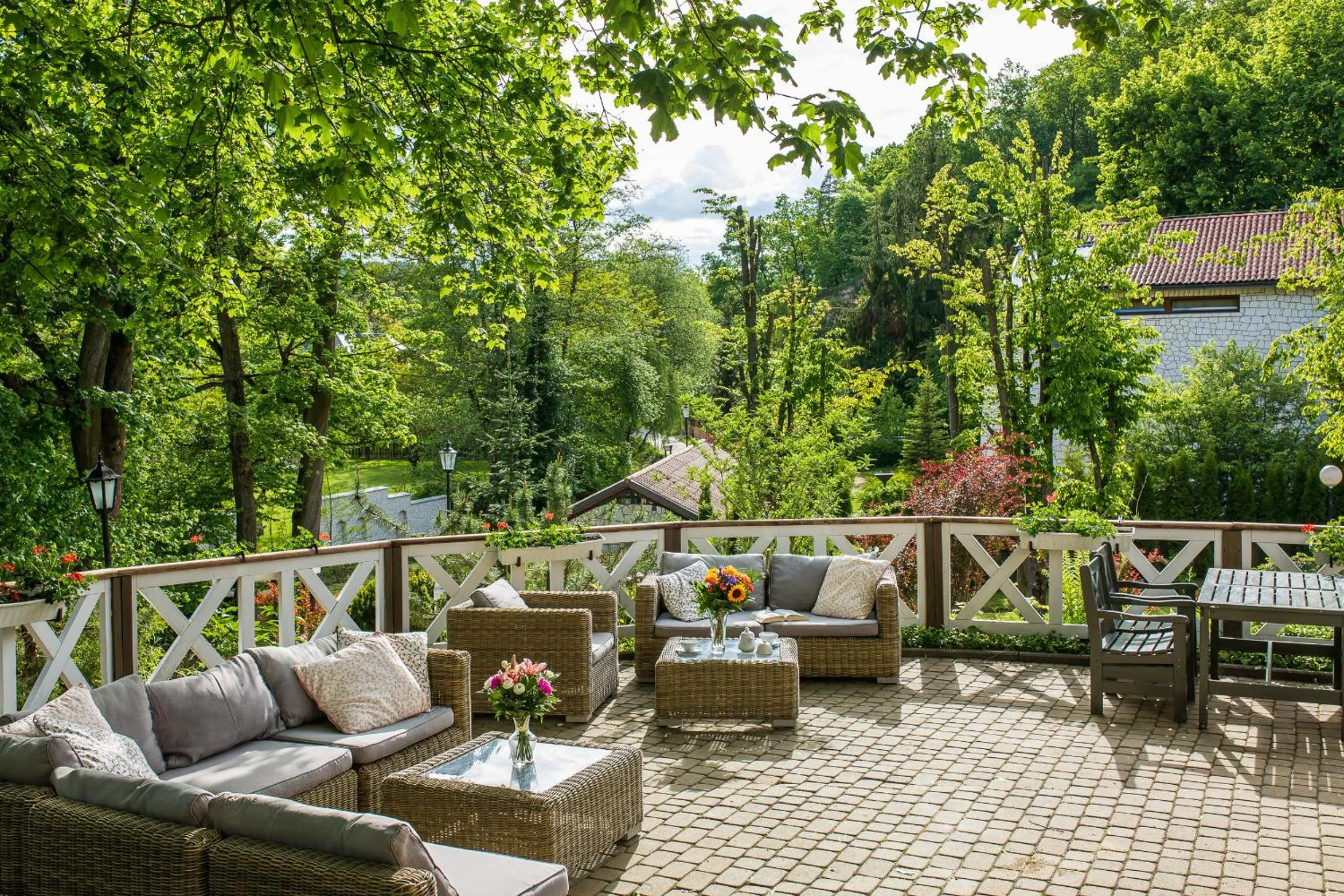 Spring in Berberys Park Hotel