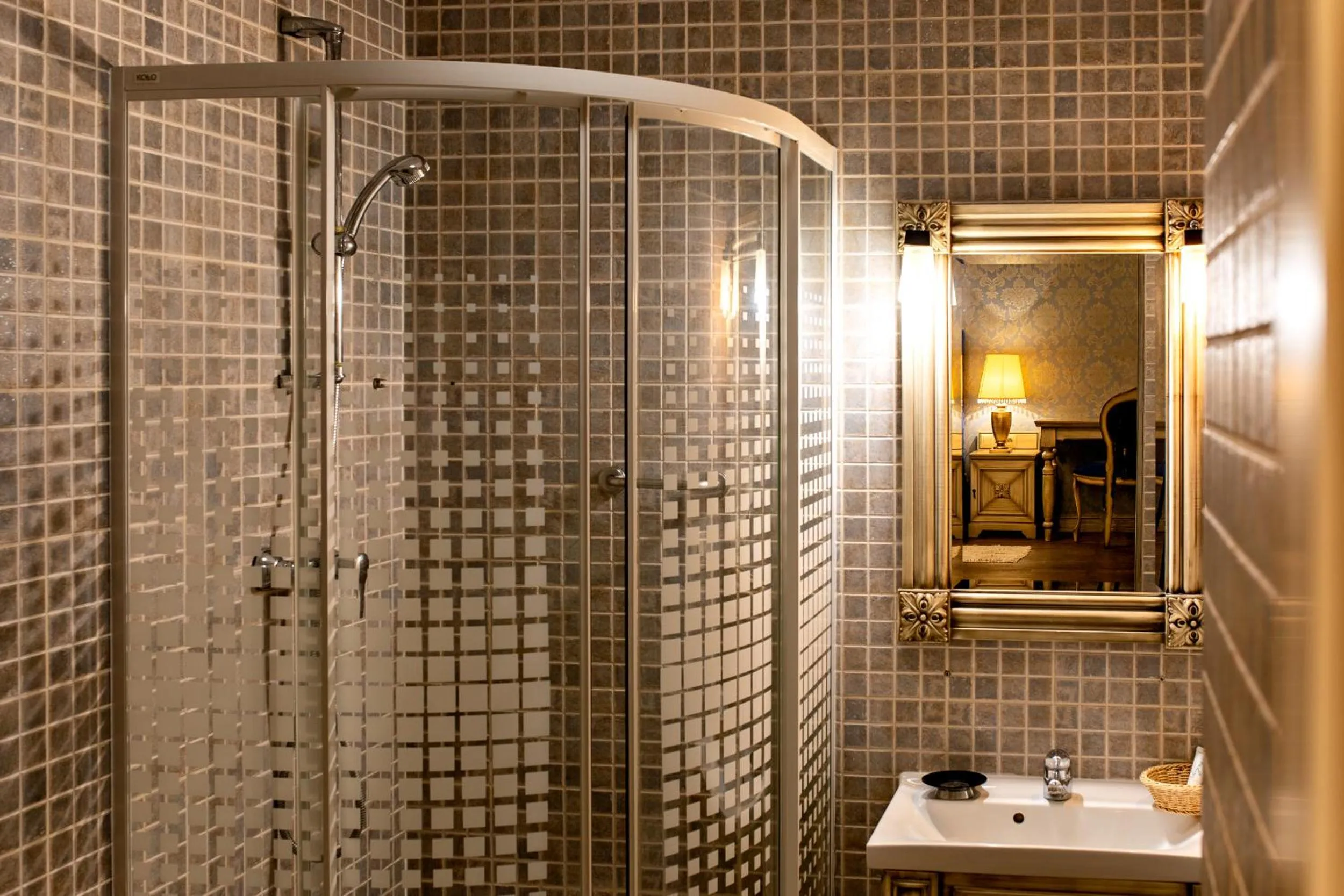 Shower in Berberys Park Hotel