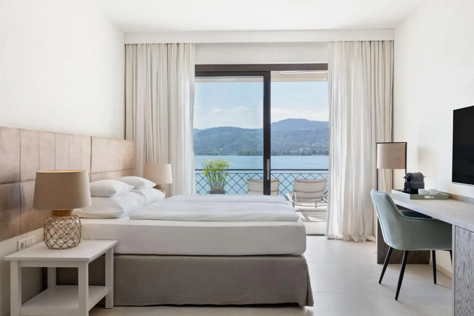 Deluxe Double Room with Balcony in Hotel Linde Deluxe Double Room with Balcony in Hotel Linde