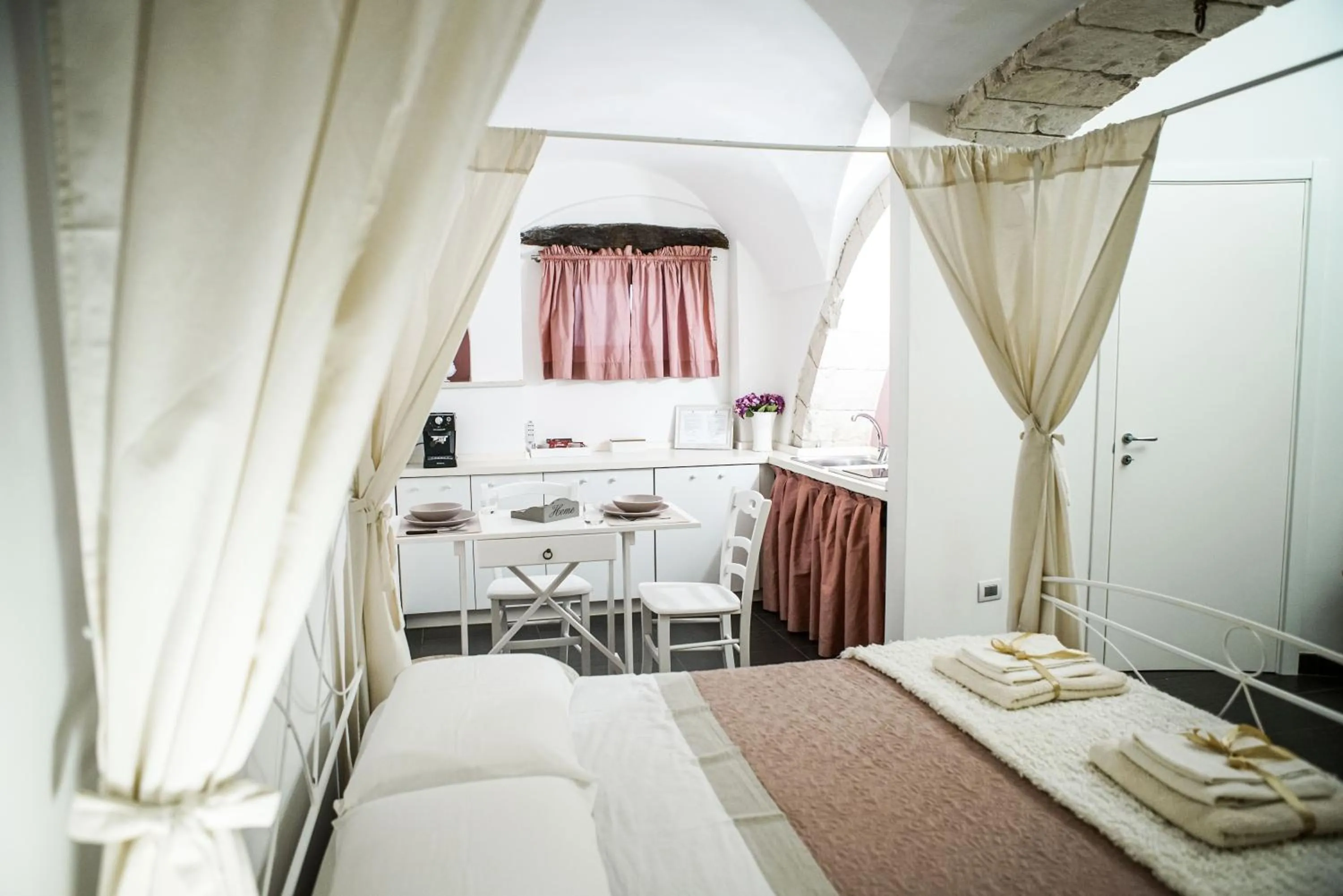 HOME 5 - Arco Antico