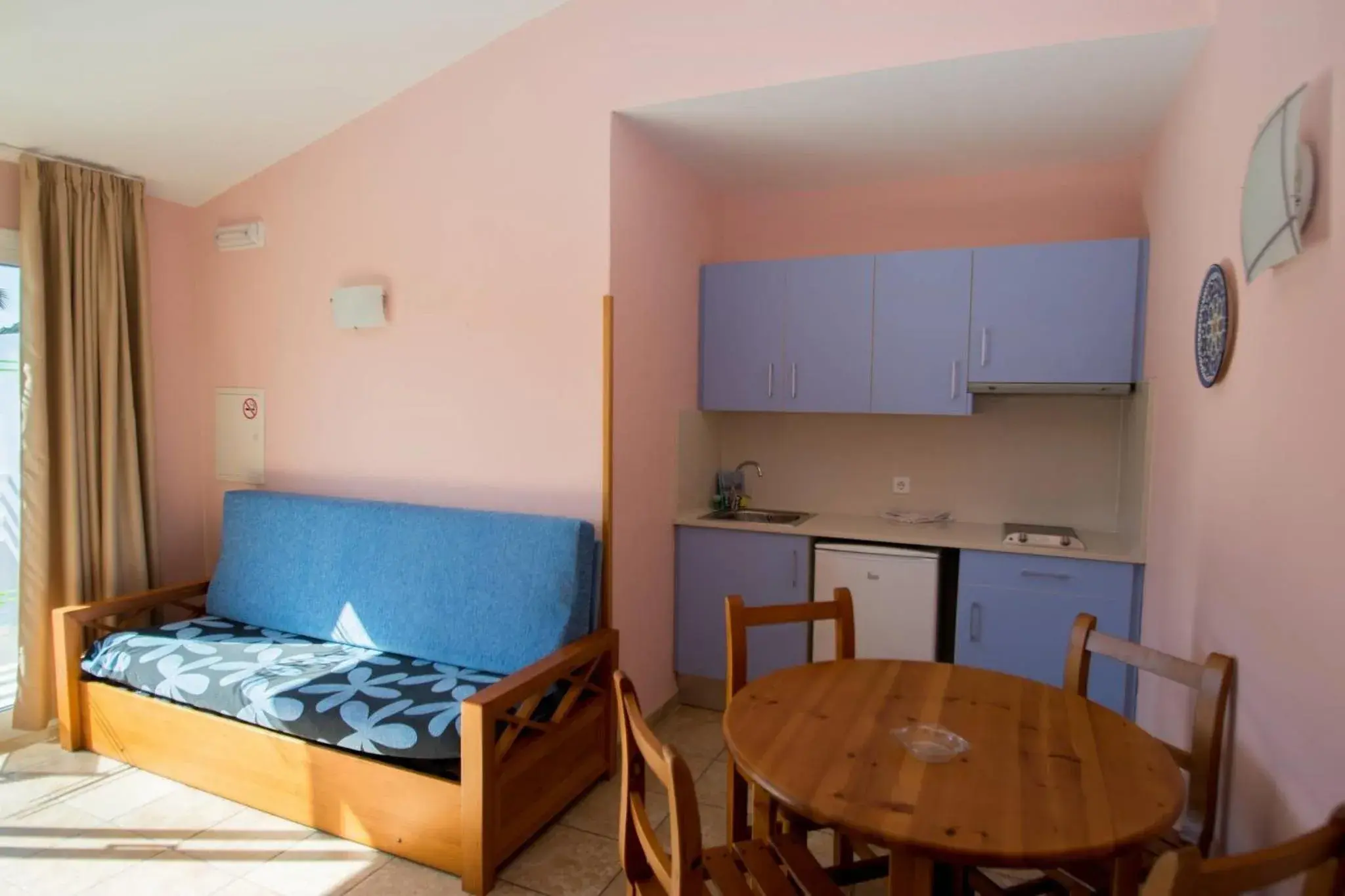 Kitchen or kitchenette, Bed in Galdana Gardens Kitchen or kitchenette, Bed in Galdana Gardens