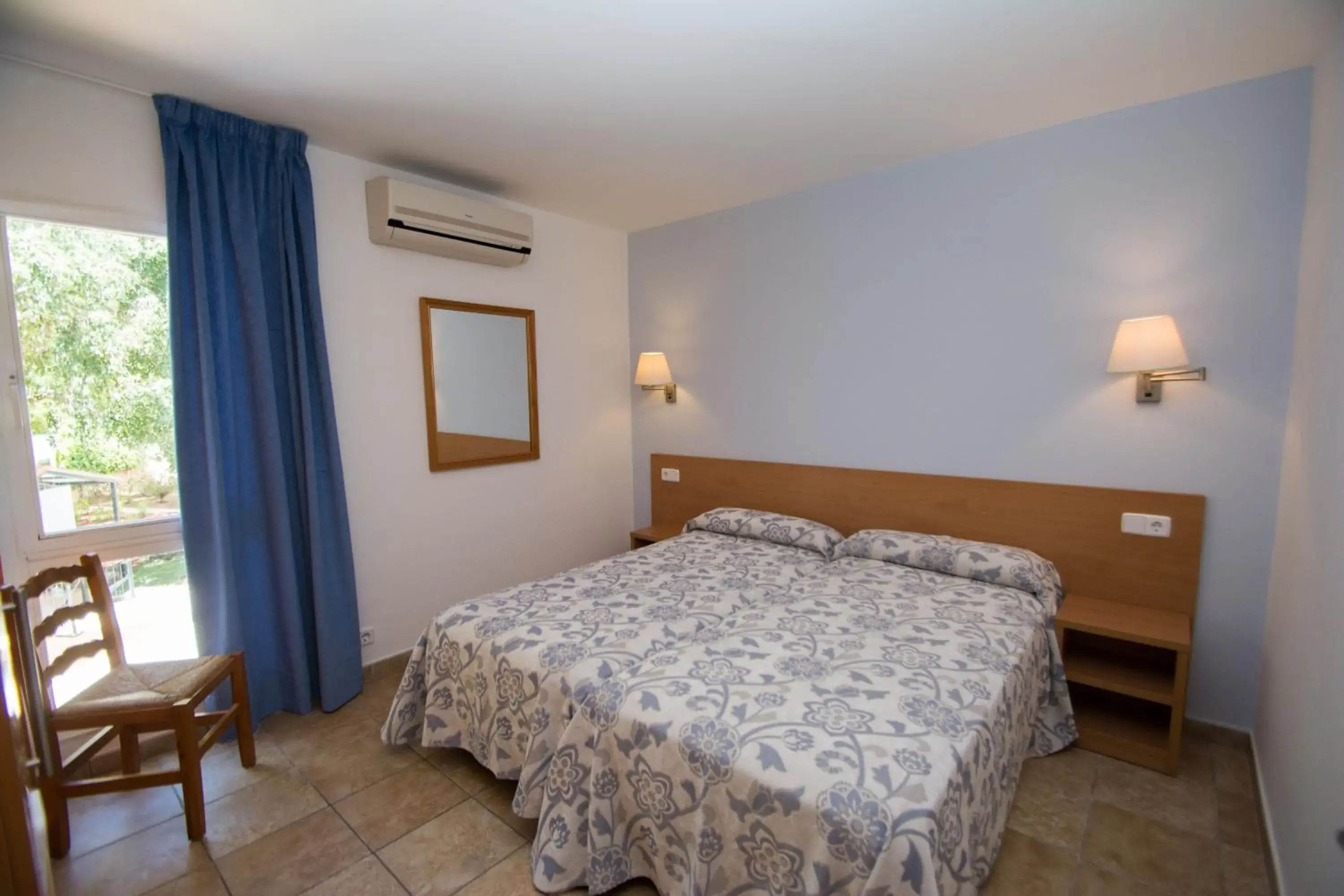 Bedroom, Bed in Galdana Gardens Bedroom, Bed in Galdana Gardens