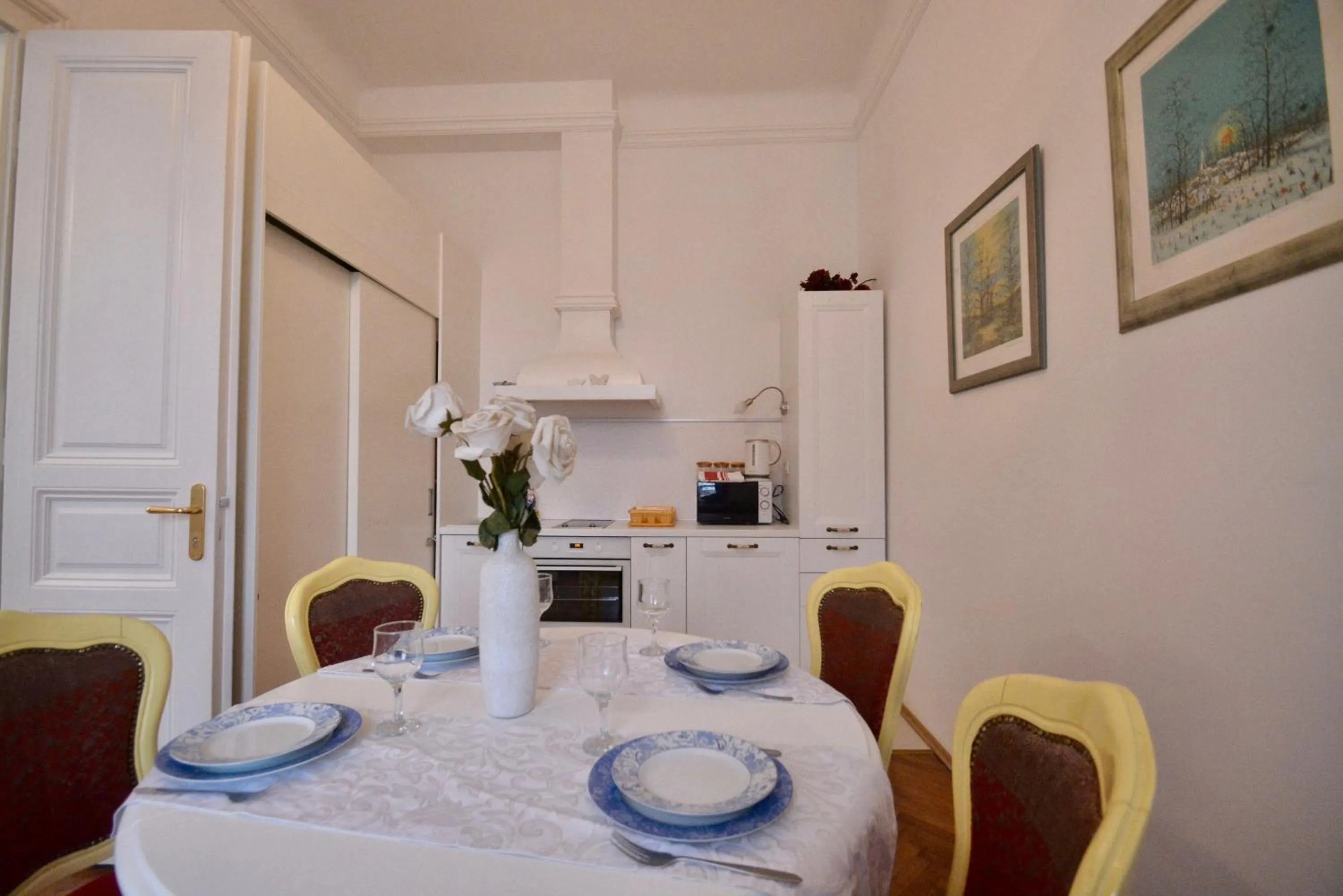Kitchen or kitchenette in Rose & Margaret Kallina