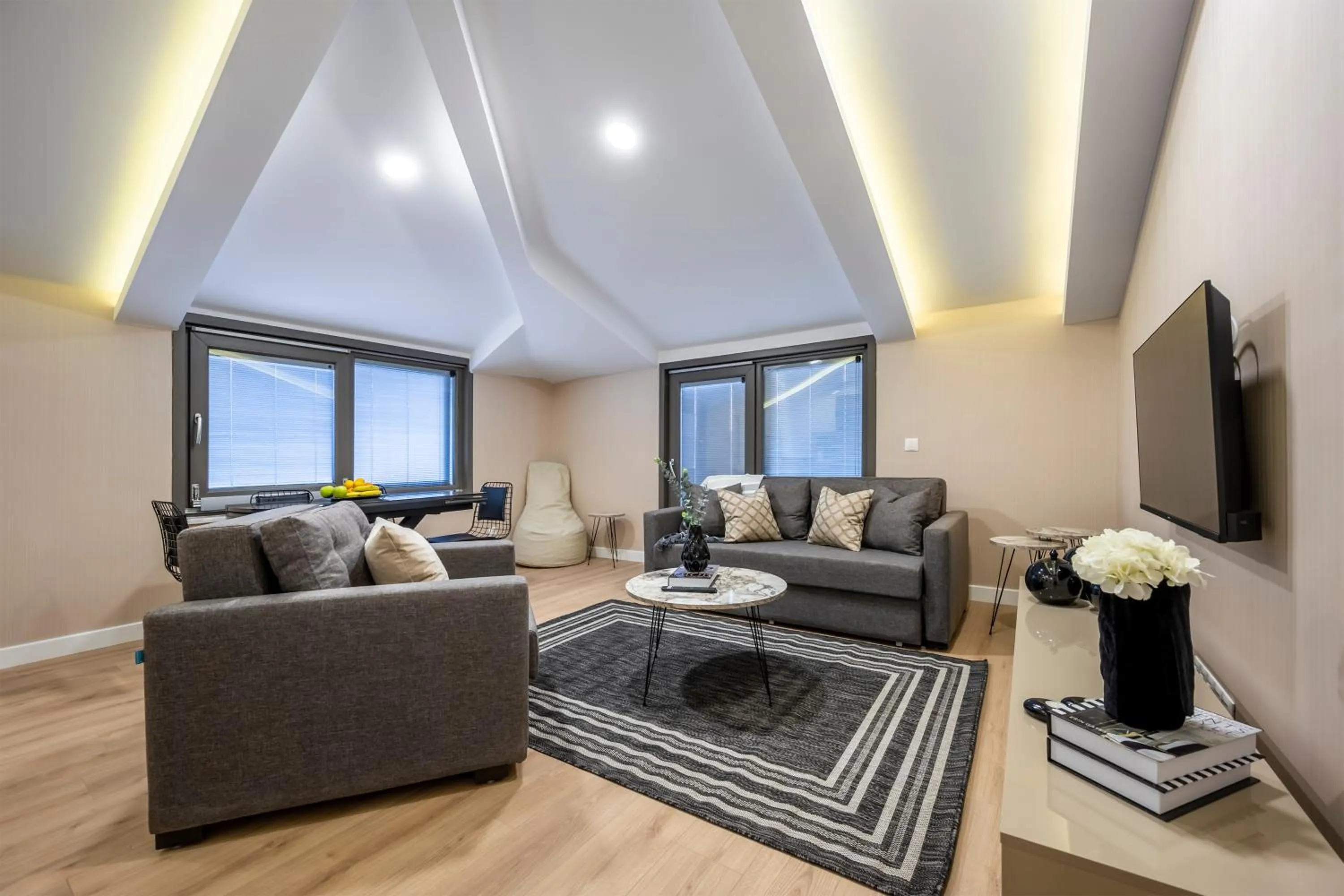 Seating area in Çırağan Apart Bosphorus