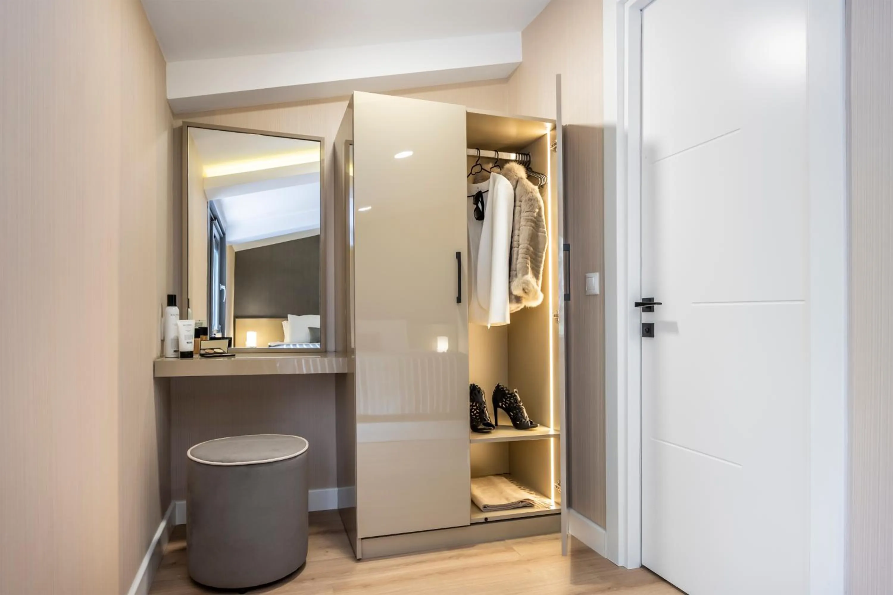 wardrobe in Çırağan Apart Bosphorus