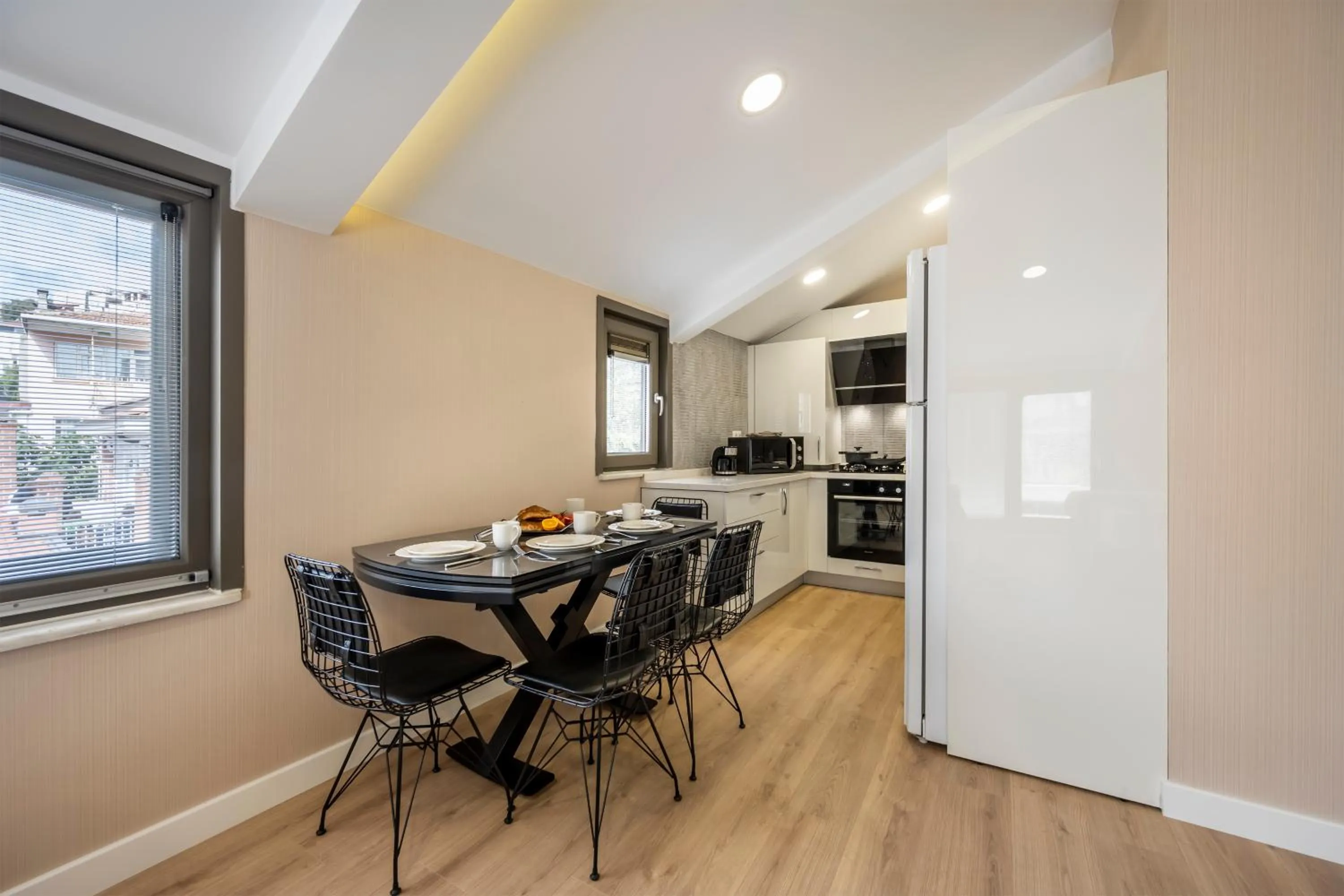 Dining area in Çırağan Apart Bosphorus