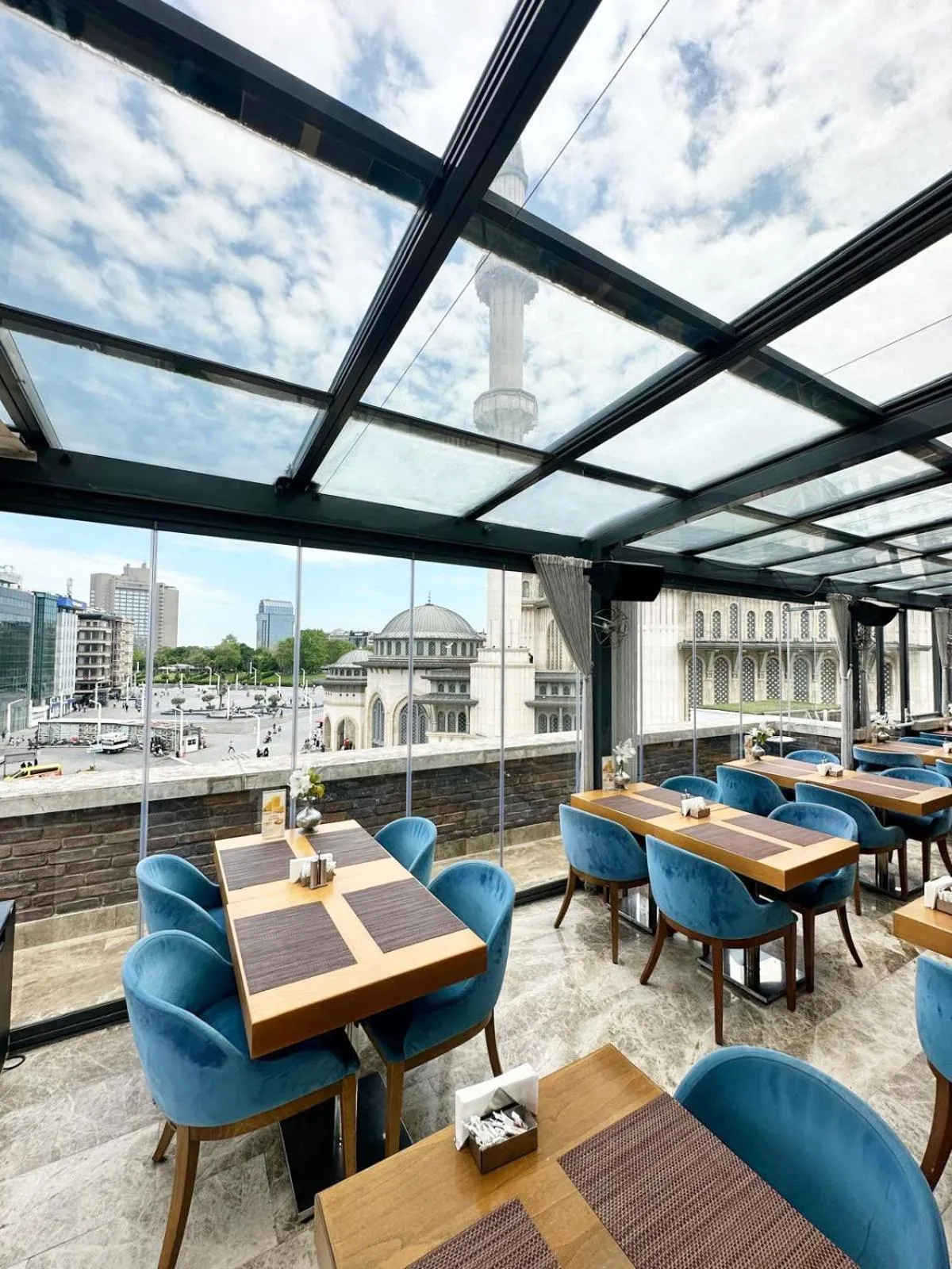 Restaurant/places to eat in Taksim Line Hotel