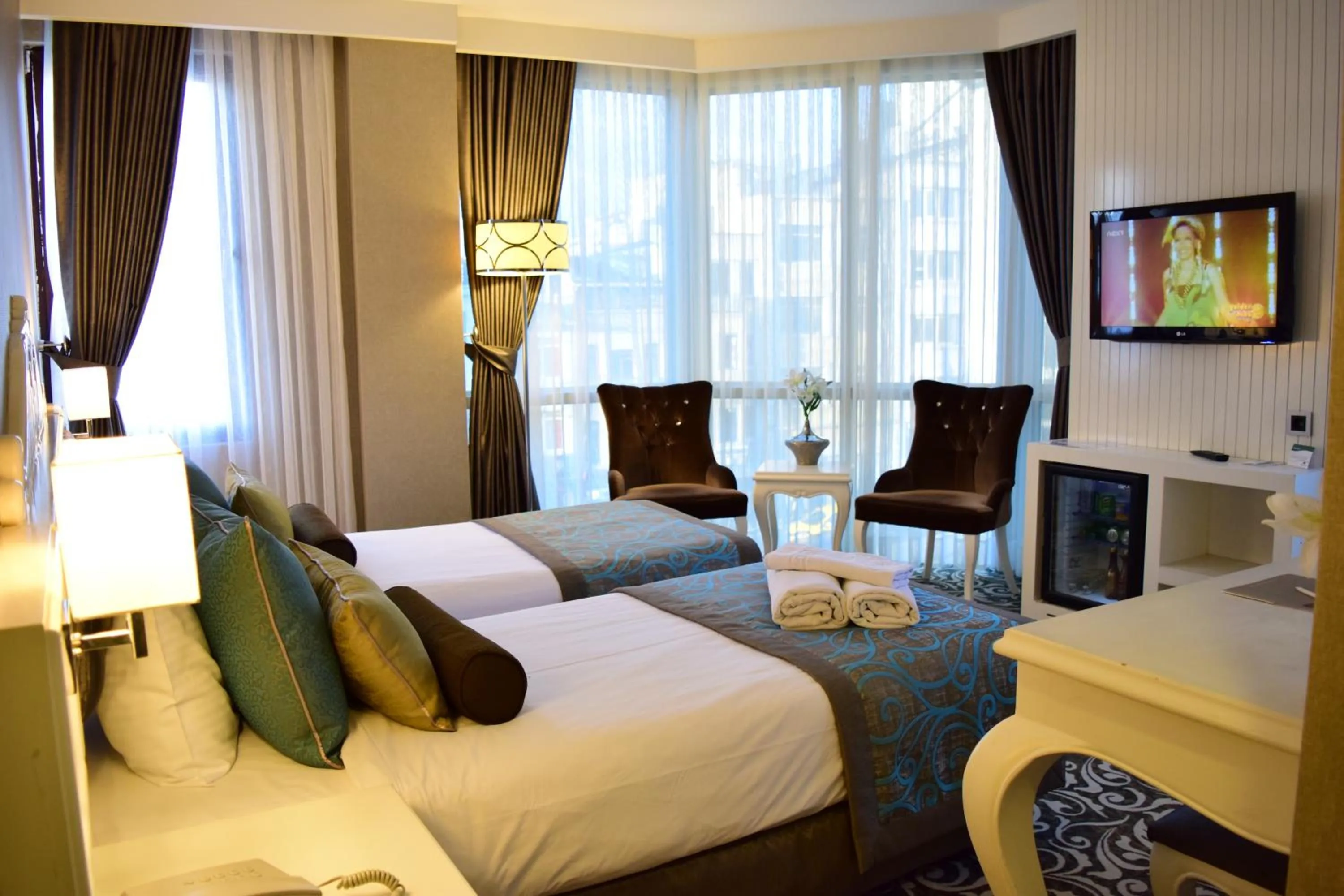 Shower, Bed in Taksim Line Hotel