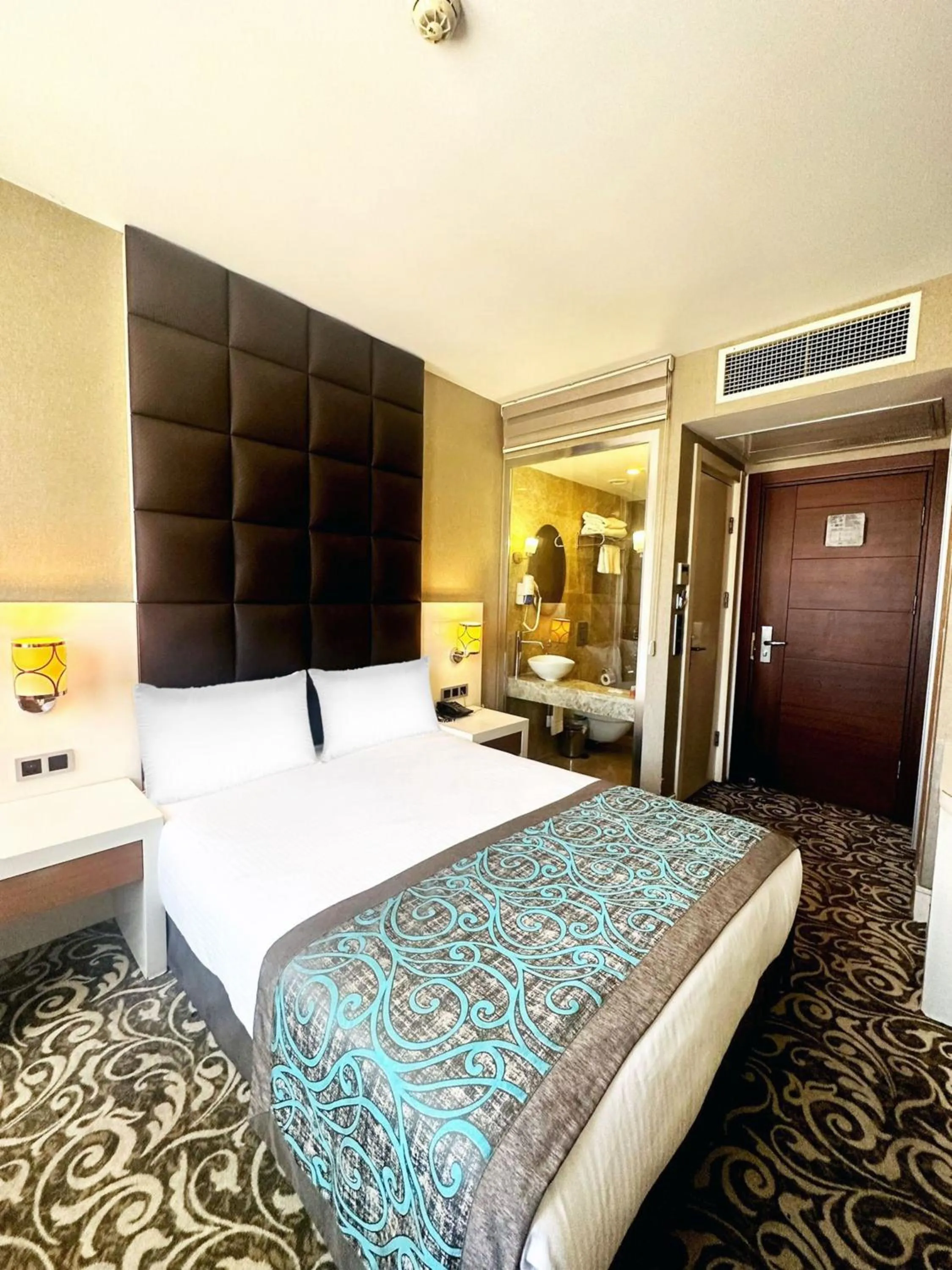 Bed in Taksim Line Hotel