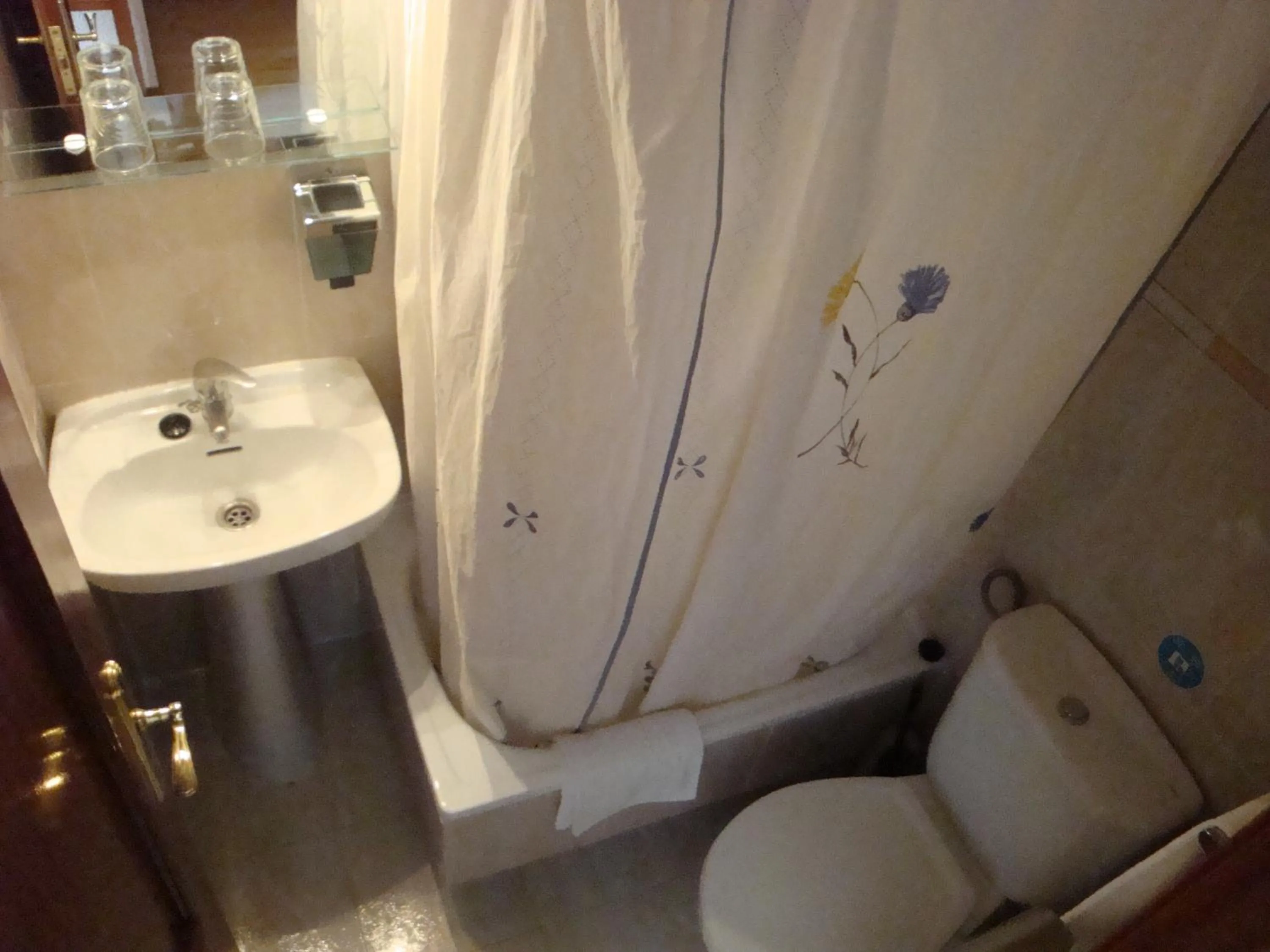 Bathroom in Hostal Zamora