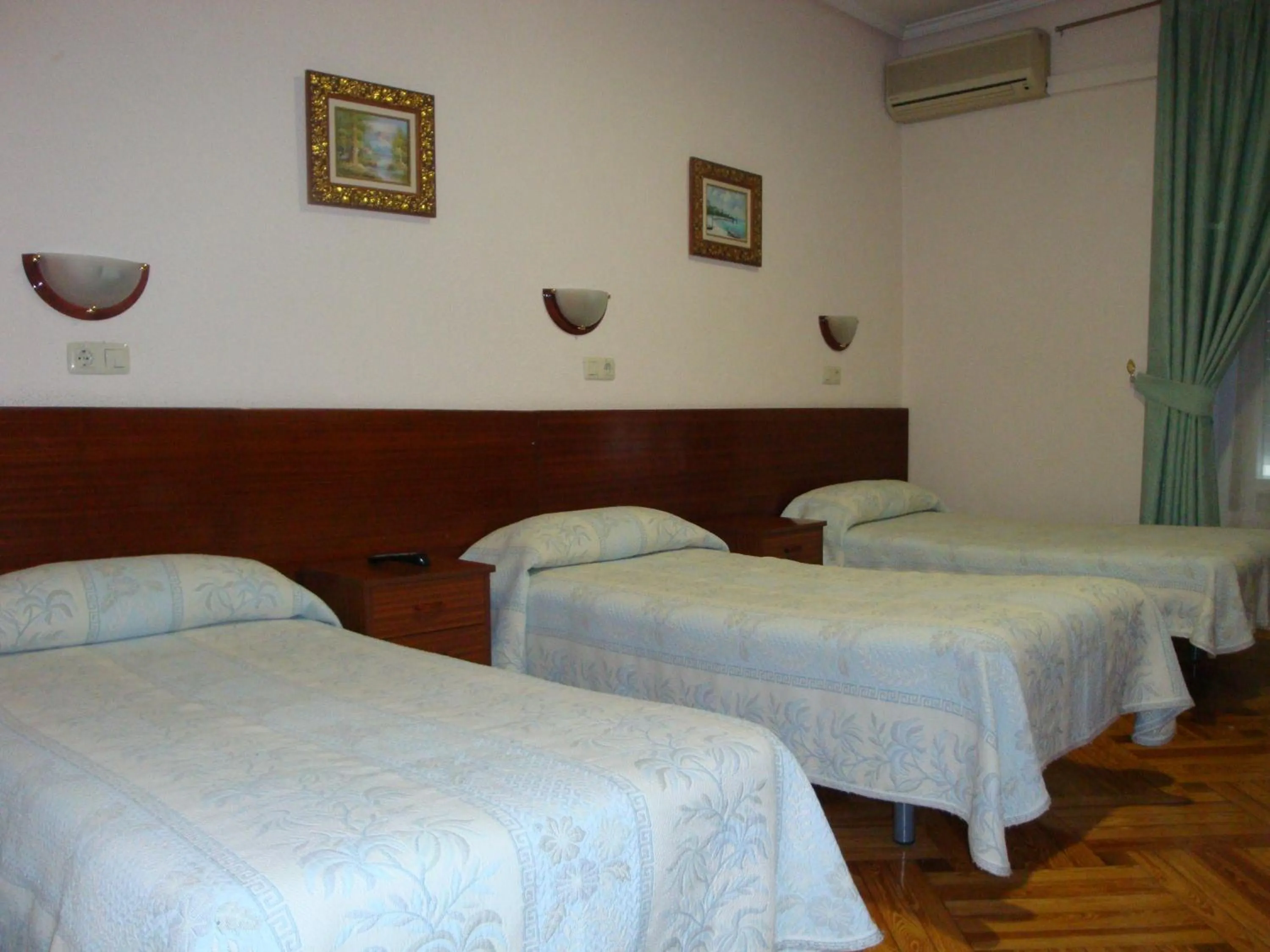 Bedroom, Bed in Hostal Zamora