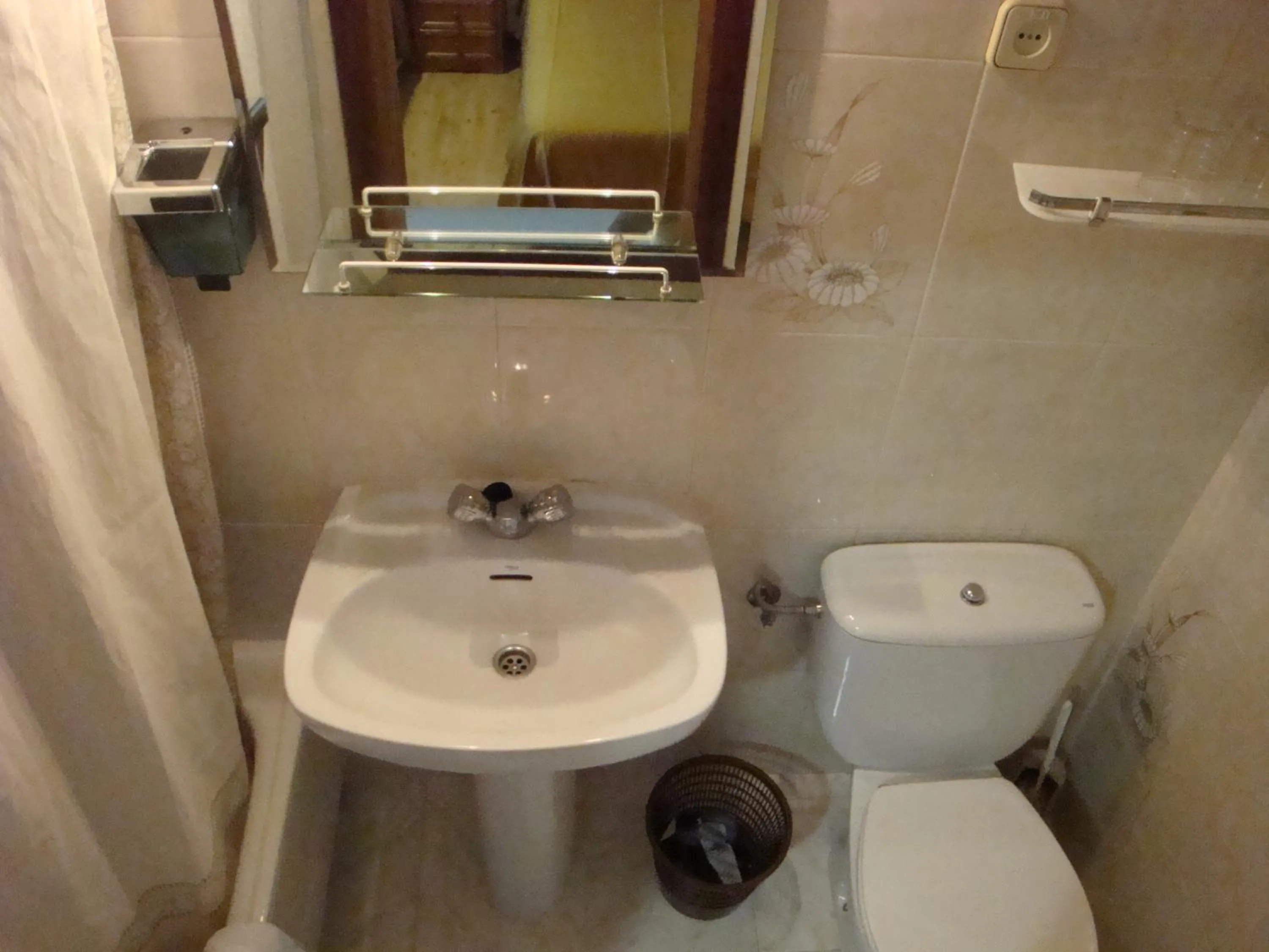 Bathroom in Hostal Zamora