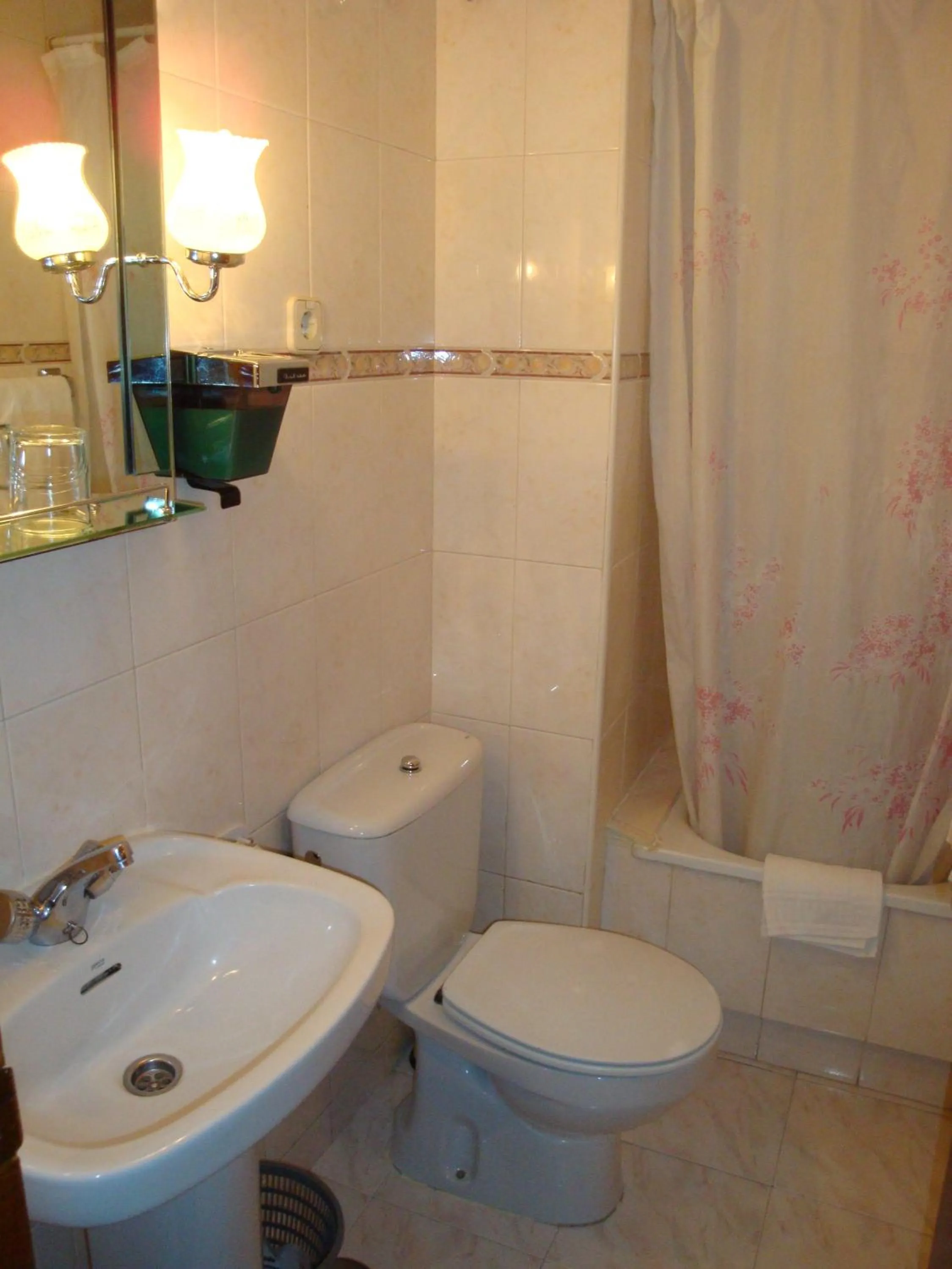 Bathroom in Hostal Zamora